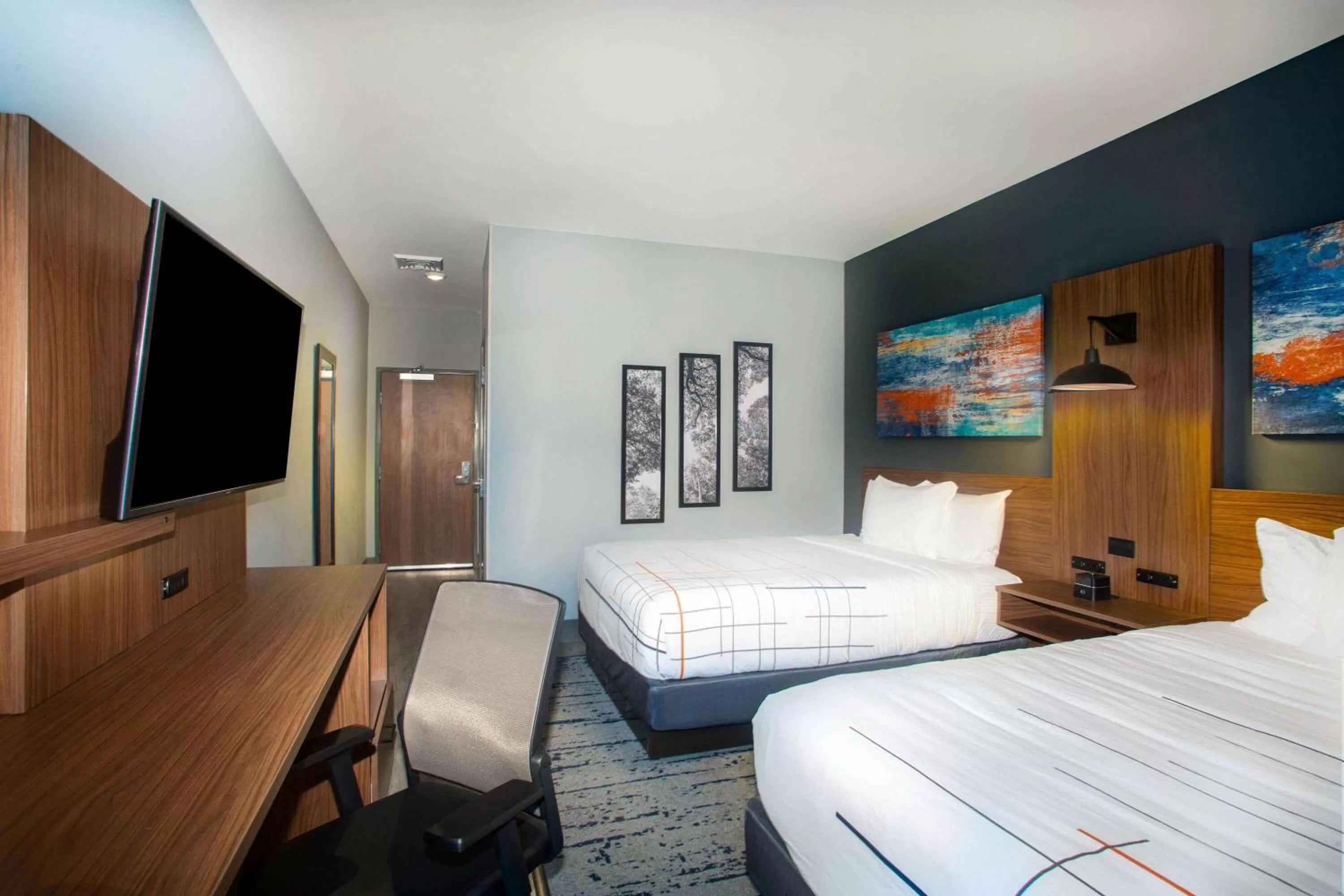 Photo of the whole room, Bed in La Quinta Inn & Suites by Wyndham Oxford