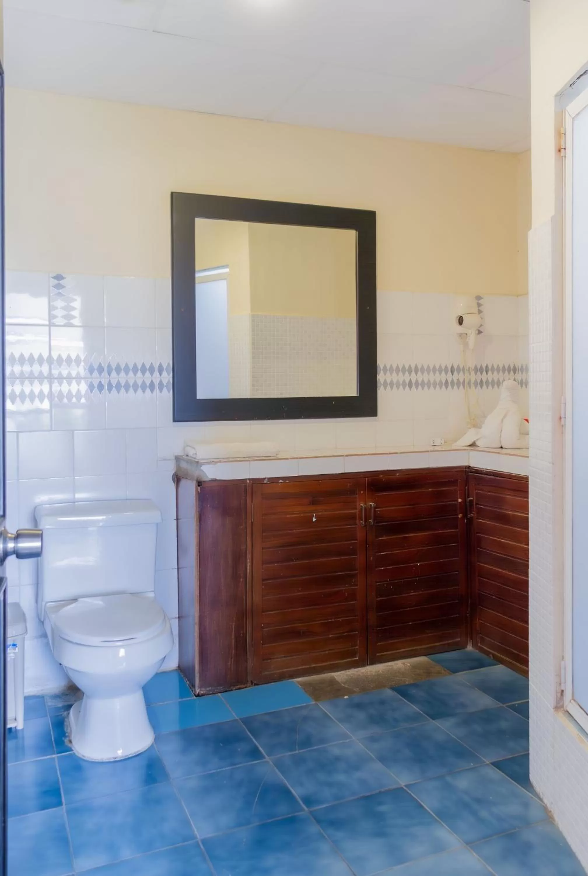 Shower in Hostal Antares