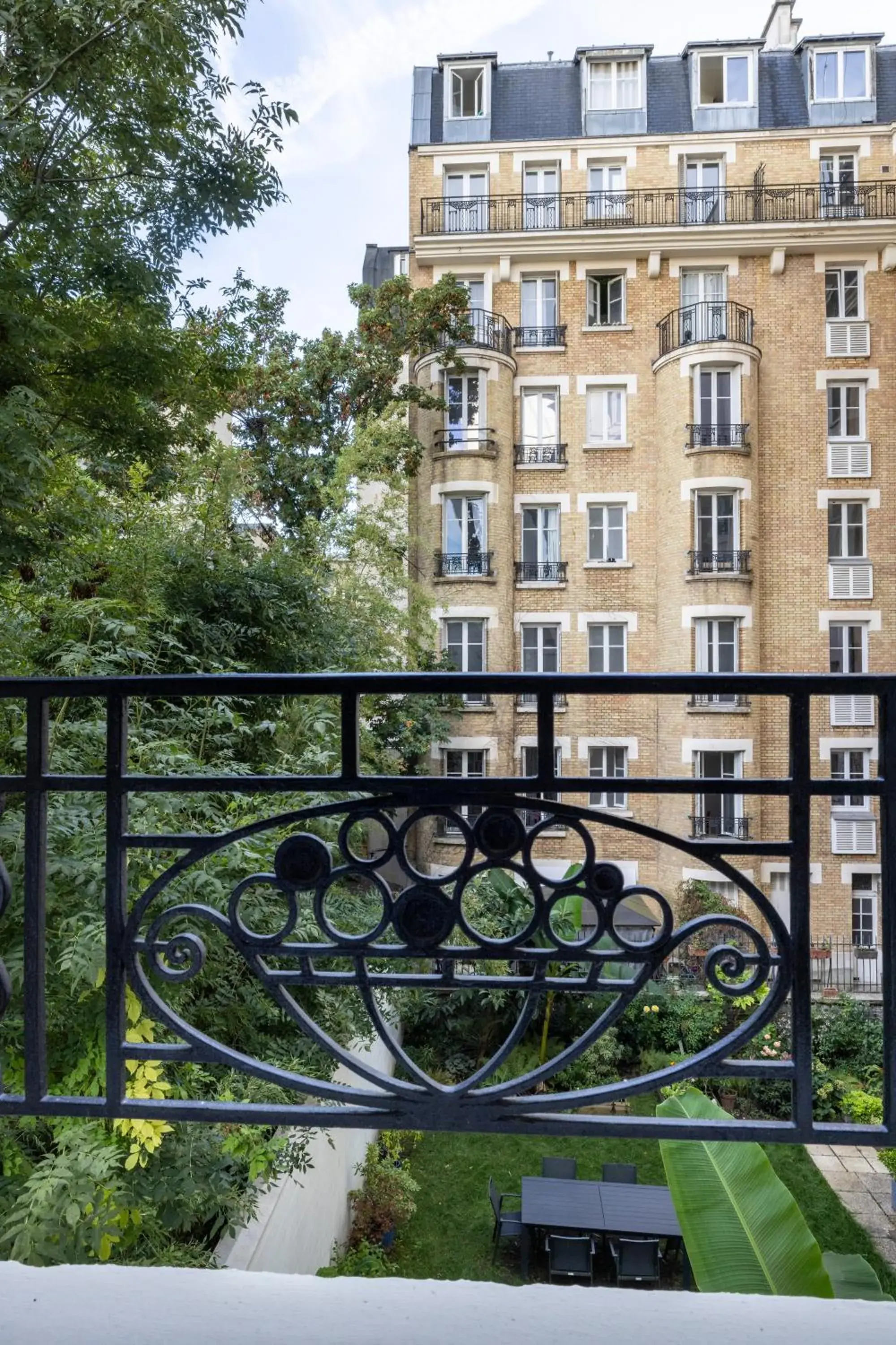 Garden view in Hôtel du Home Moderne