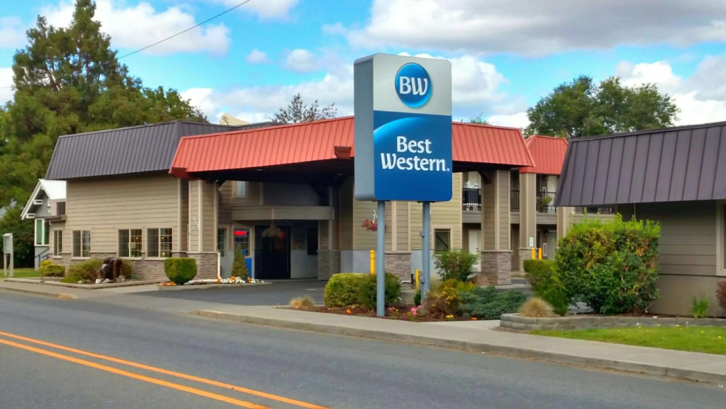 Property building in Best Western John Day Inn