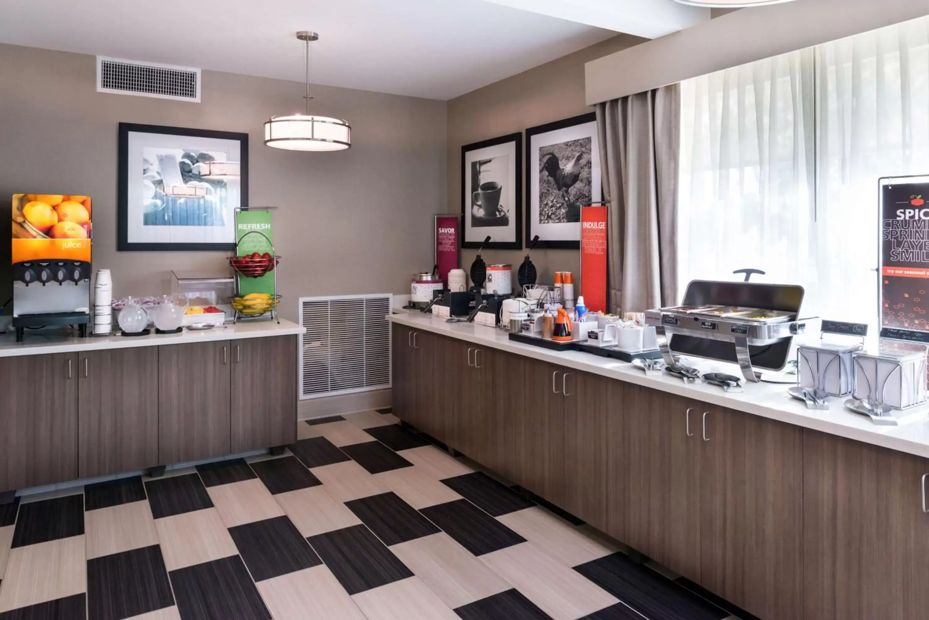 Dining area, Restaurant/Places to Eat in Hampton Inn Los Angeles-West Covina
