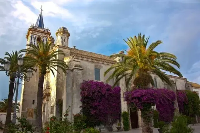 Nearby landmark, Property Building in Hotel La Española