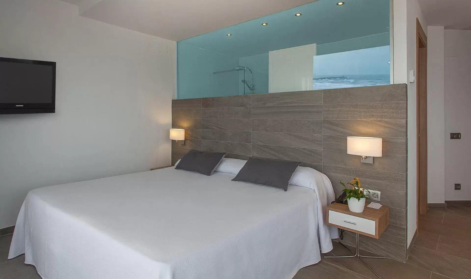 Bed in RH Bayren Hotel & Spa 4* Sup