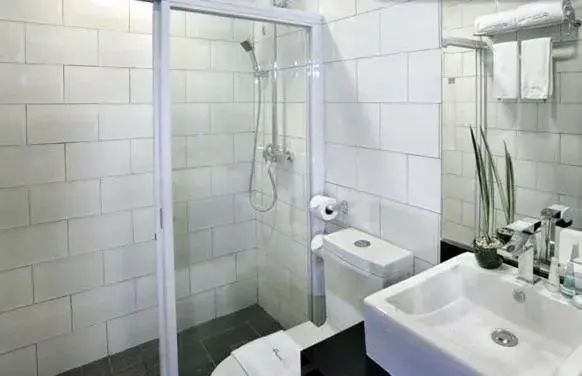 Shower, Bathroom in Azalea Hotels & Residences Baguio