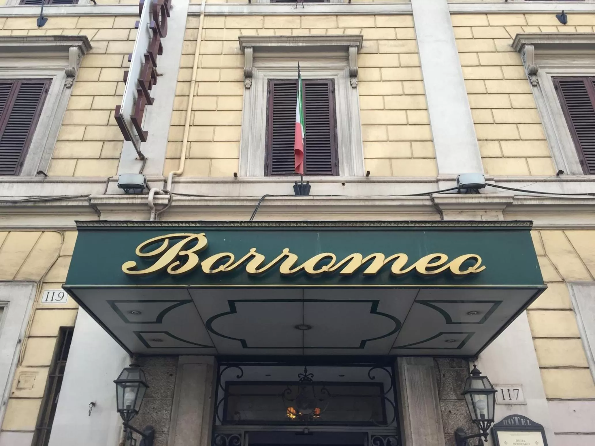 Facade/entrance in Hotel Borromeo