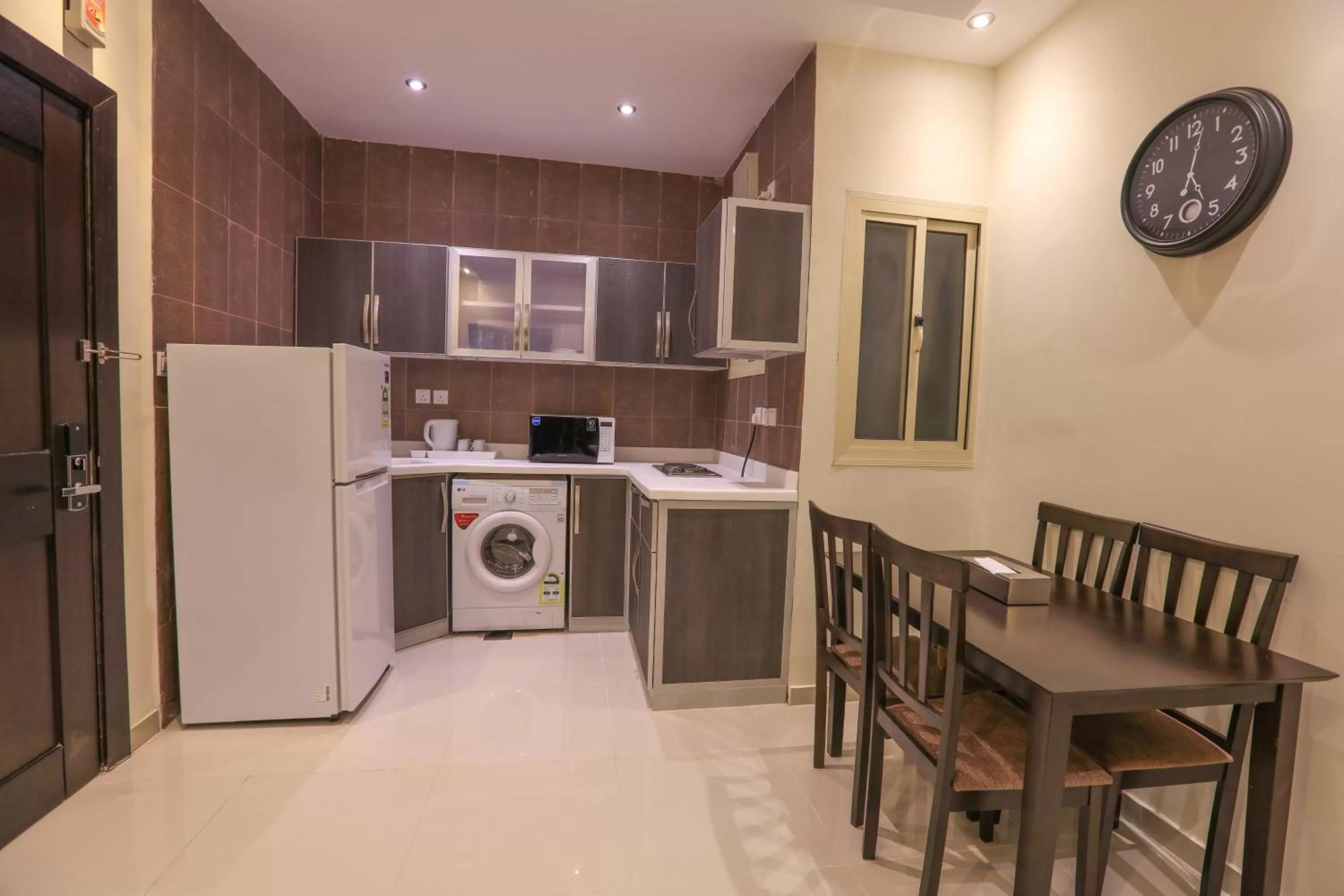 Kitchen or kitchenette, Kitchen/Kitchenette in Al Itqan Apart-hotel