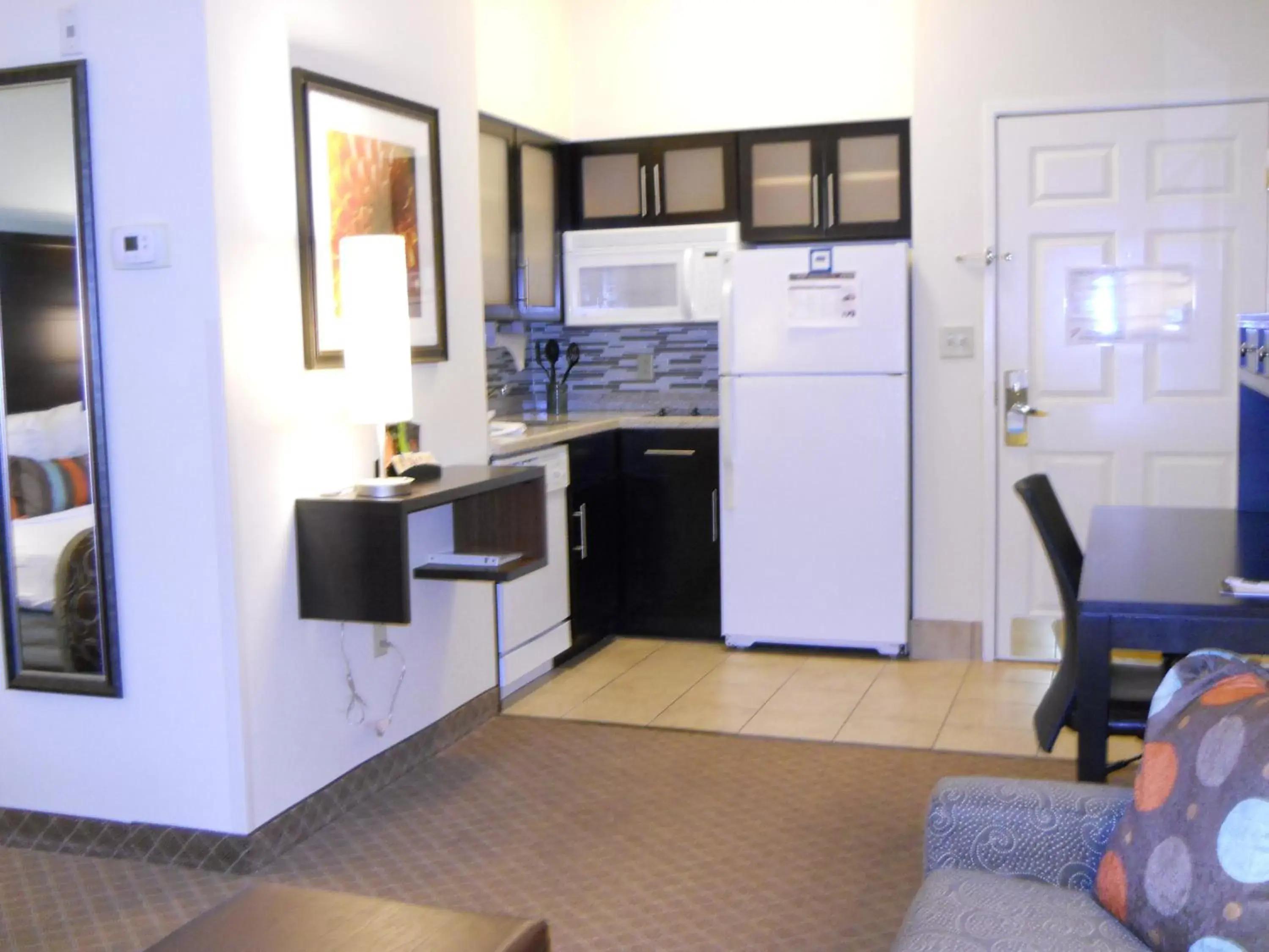 Photo of the whole room, Kitchen/Kitchenette in Staybridge Suites Columbus-Airport, an IHG Hotel