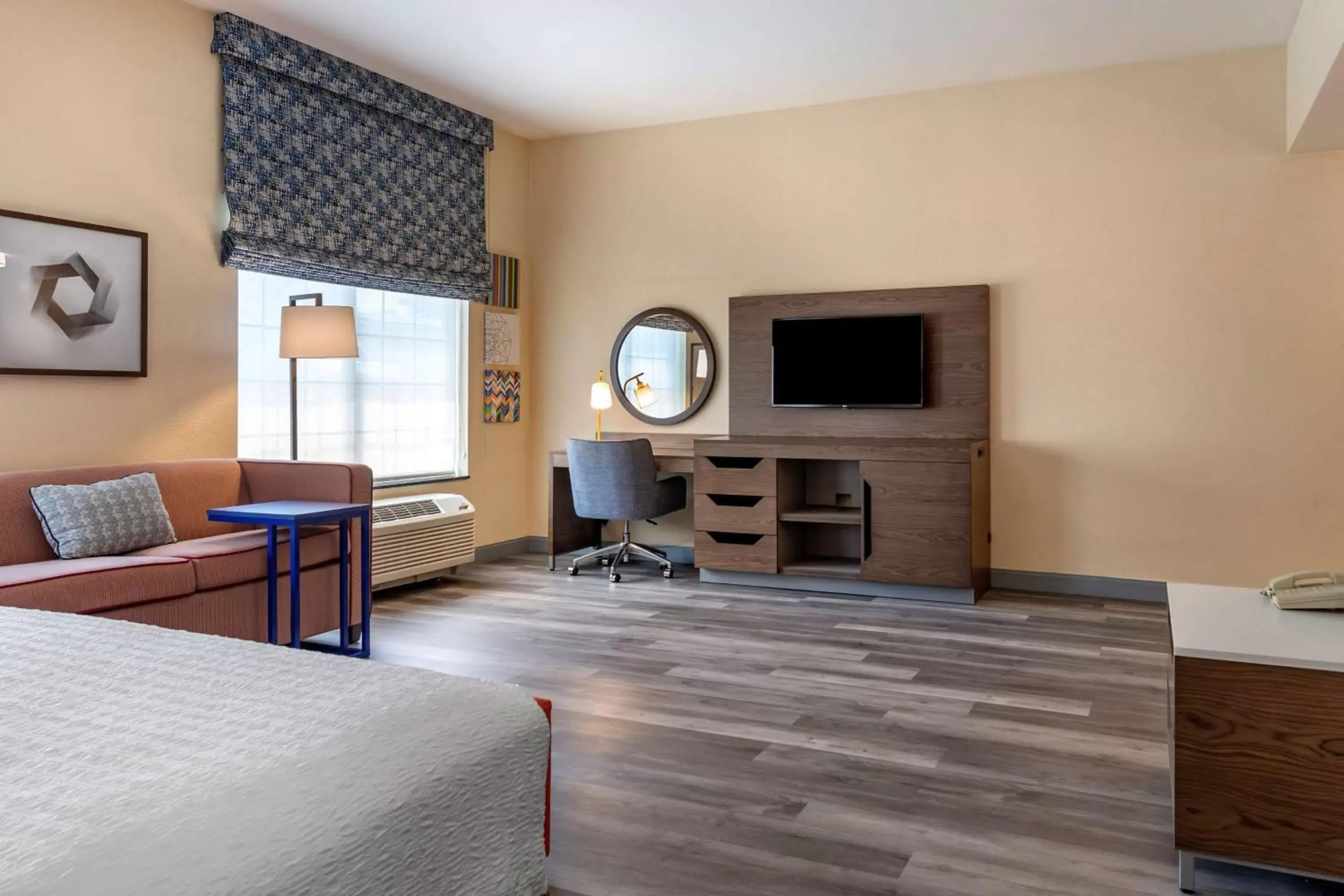 Bedroom, Bed in Hampton Inn Norco/Corona Bedroom, Bed in Hampton Inn Norco/Corona