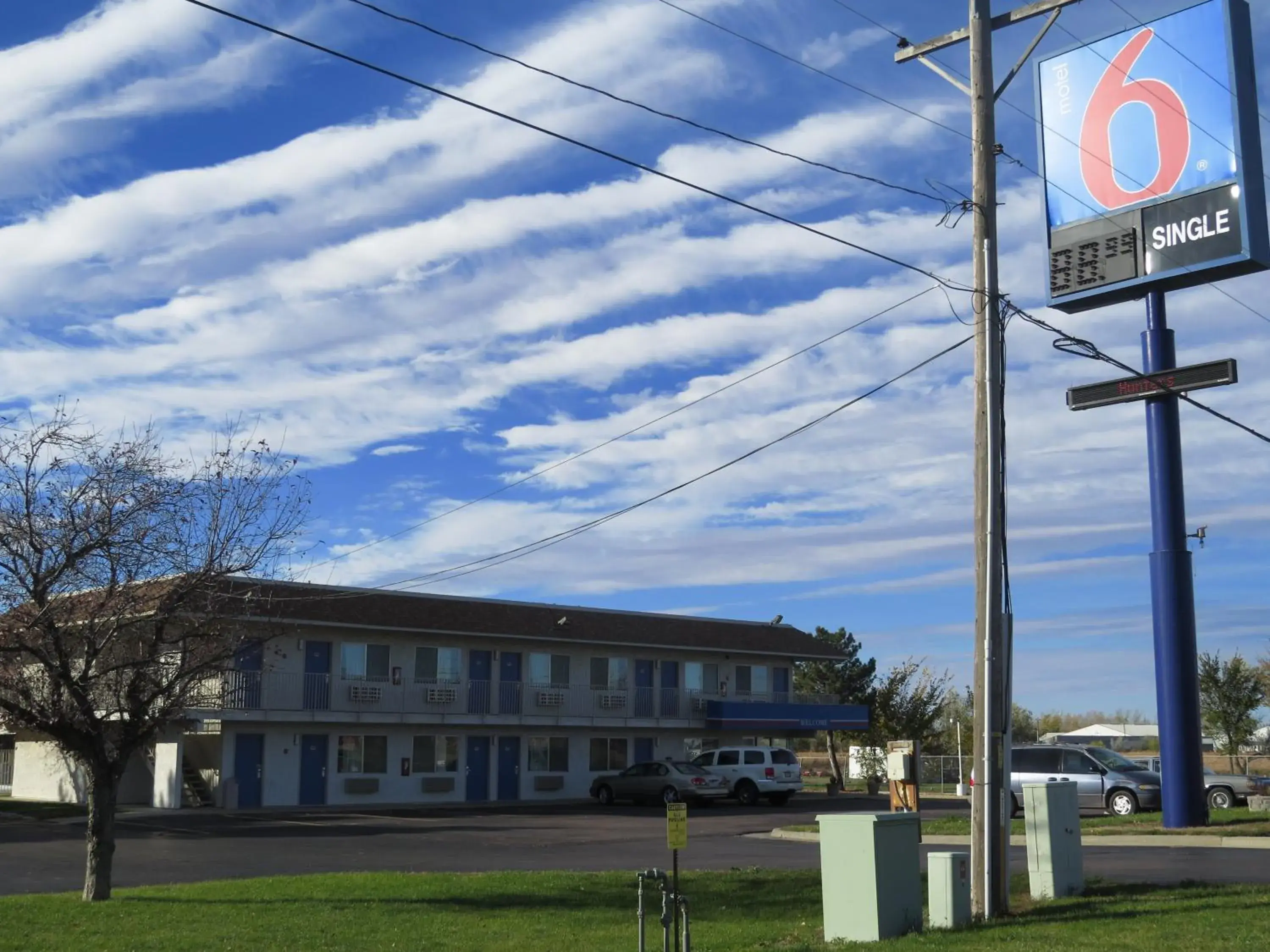 Facade/entrance, Property Building in Motel 6-Mitchell, SD