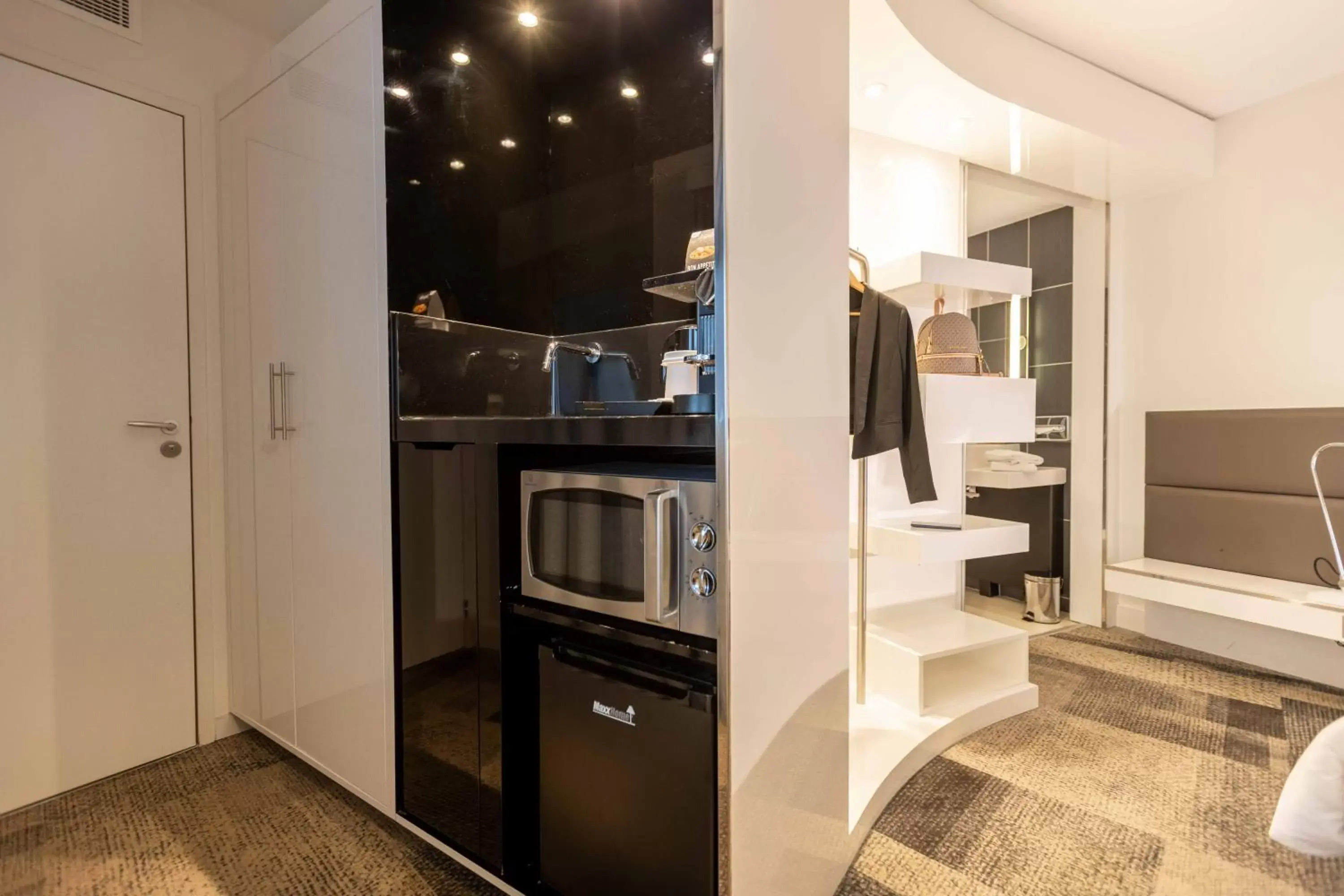 Bedroom, Kitchen/Kitchenette in Novotel Suites Paris Expo Porte de Versailles