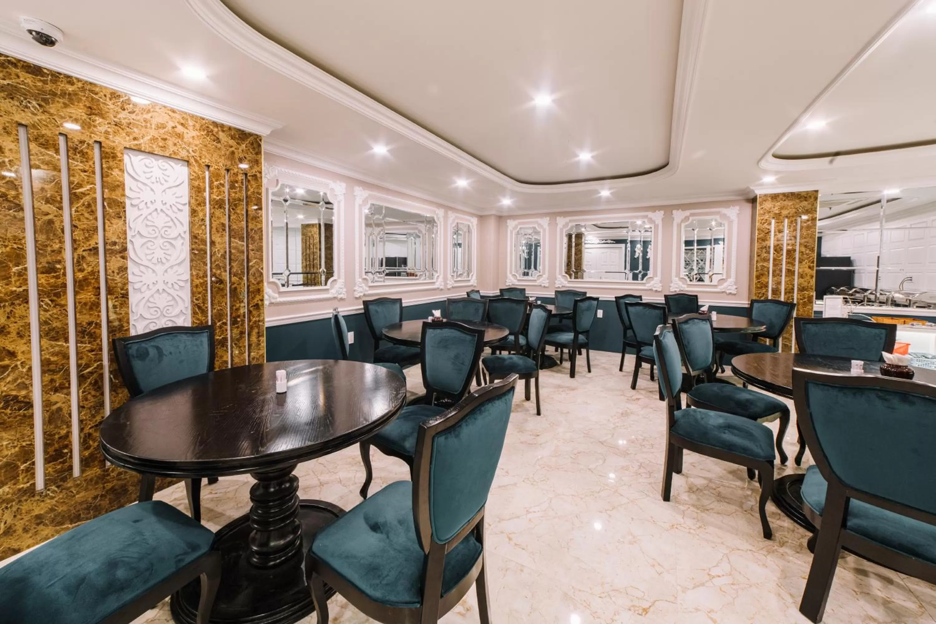 Breakfast, Restaurant/Places to Eat in Saigon Hanoi Central Hotel