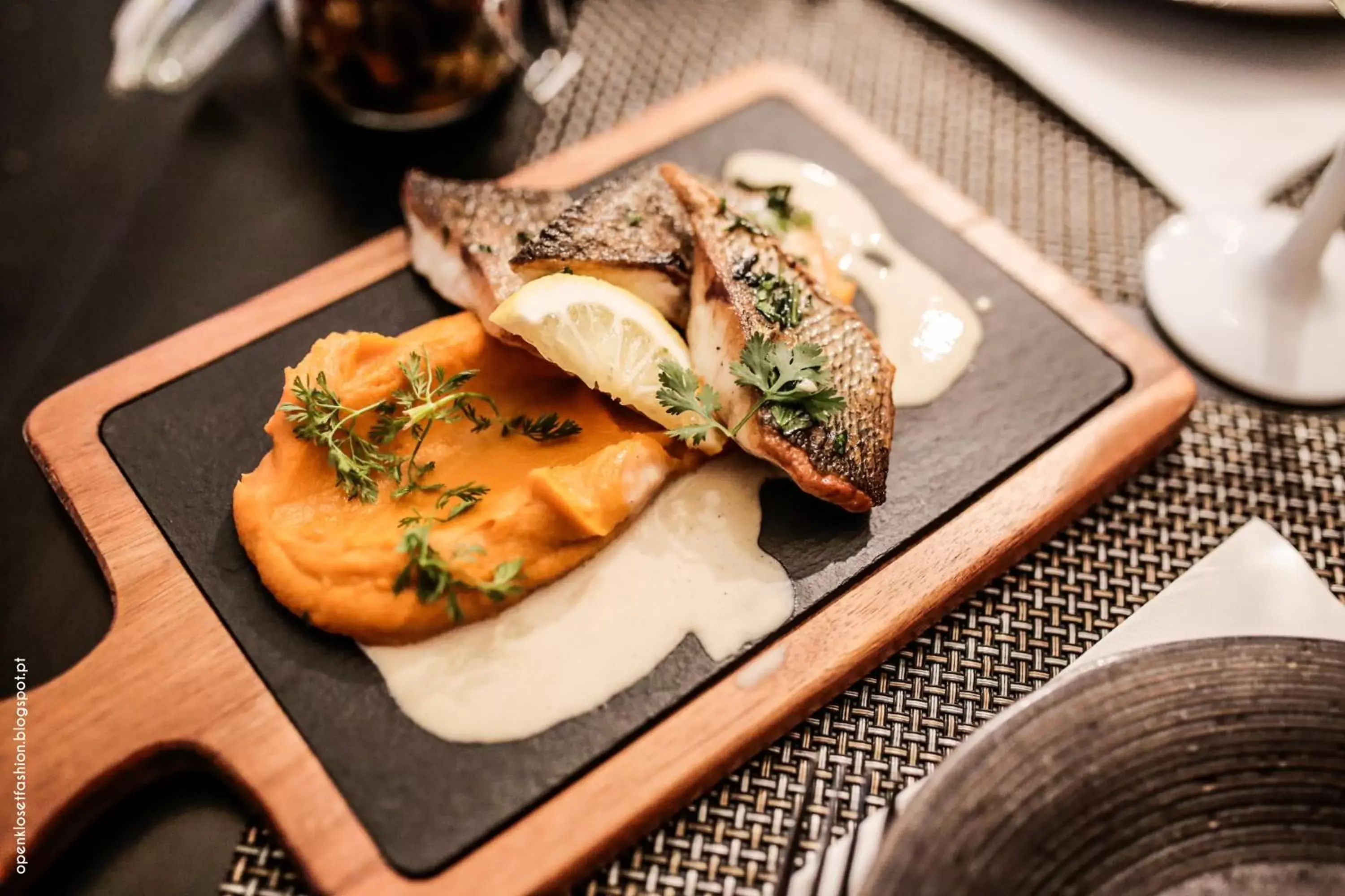 Lounge or bar in Hotel Quinta das Lagrimas - Small Luxury Hotels Lounge or bar in Hotel Quinta das Lagrimas - Small Luxury Hotels