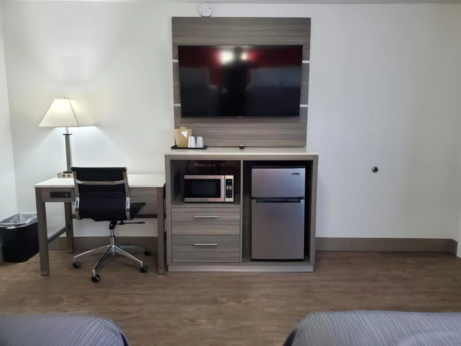 TV and multimedia in Money Saver Motel