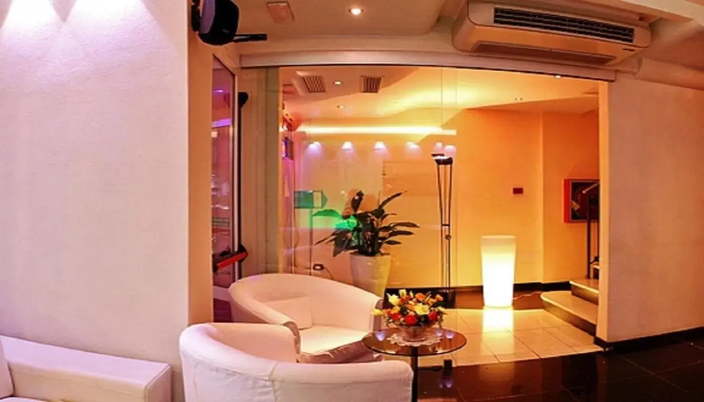 Lobby or reception, Bathroom in Hotel Savoia