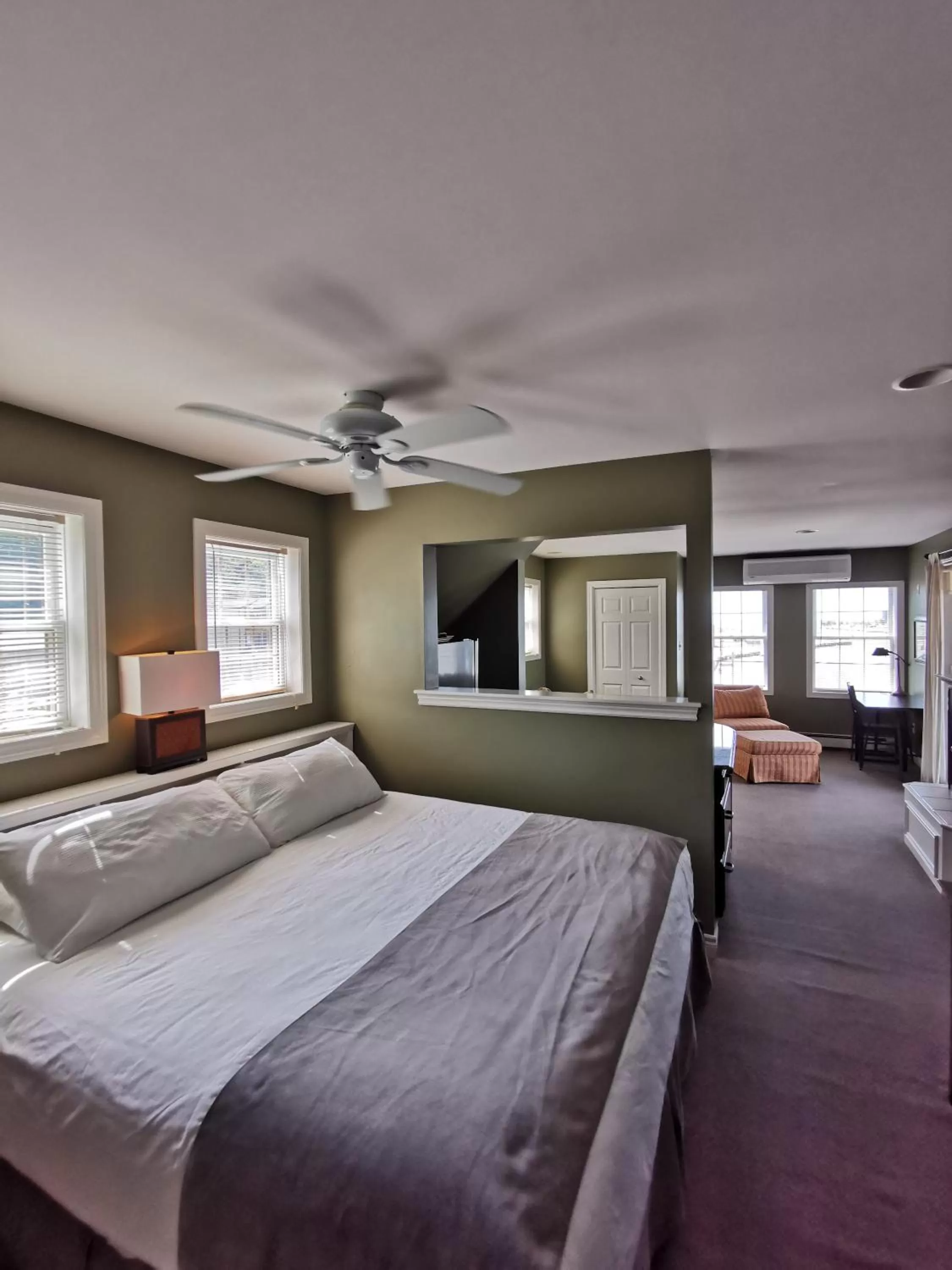 Bed in Inn on the Harbour and Telegraph House