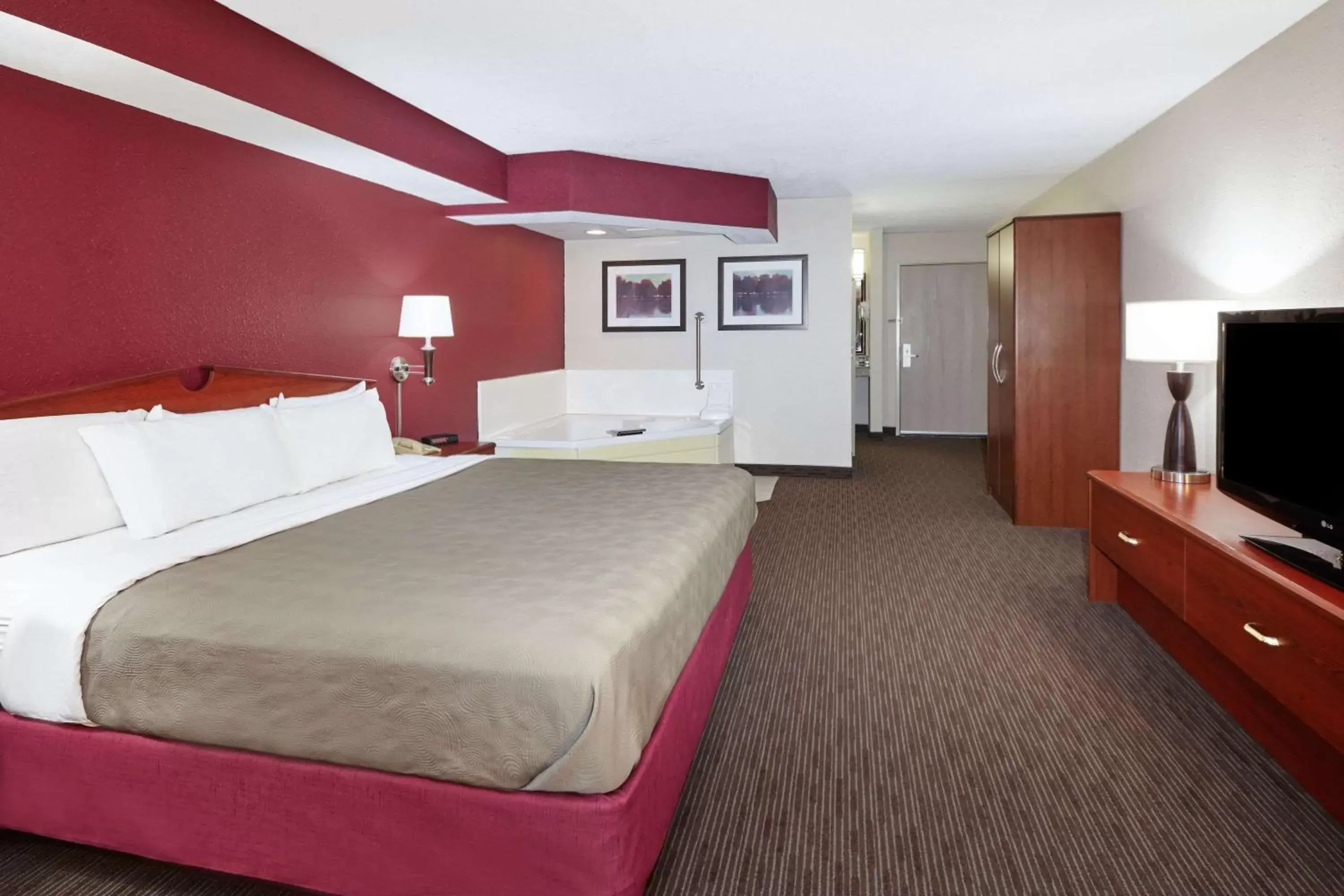 Photo of the whole room, Bed in AmericInn by Wyndham Douglas/Saugatuck