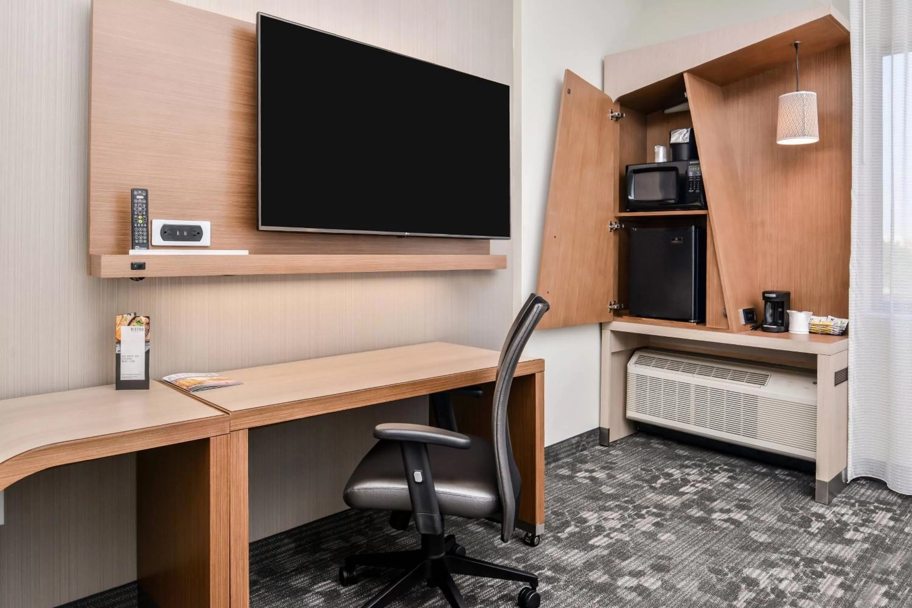 Photo of the whole room in Courtyard by Marriott Charlotte Northlake