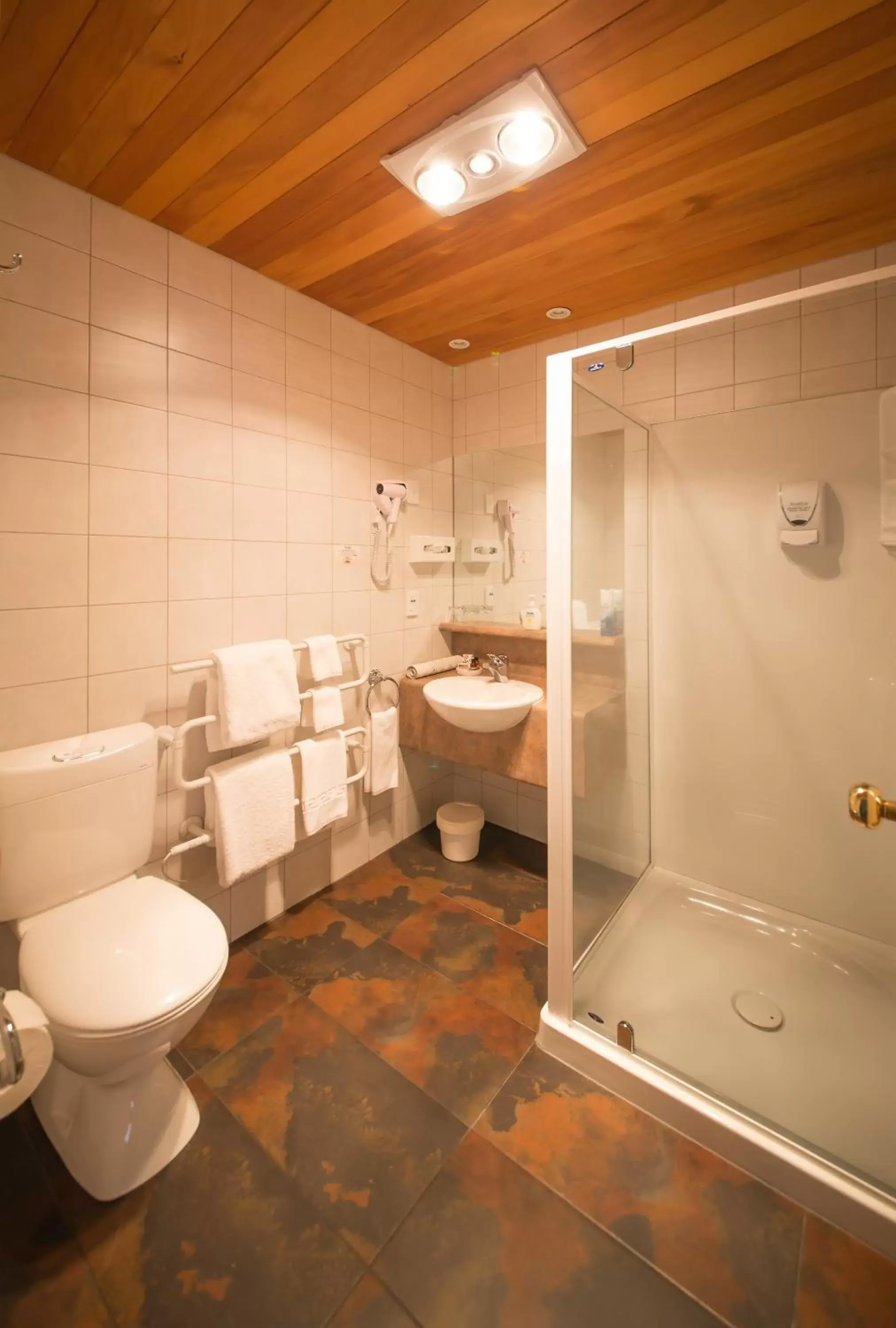 Bathroom in Siena Motor Lodge