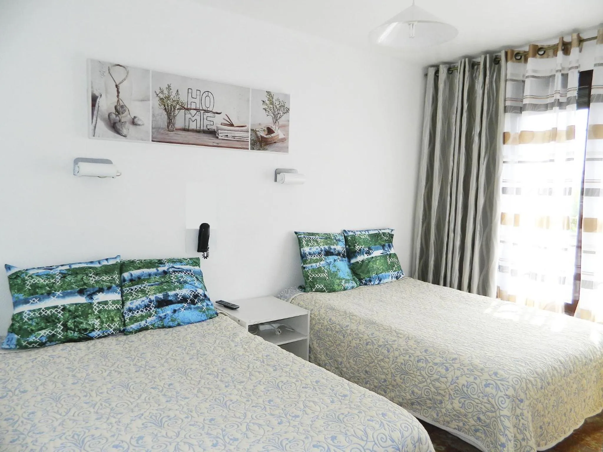 Bed in Hotel Paris Star