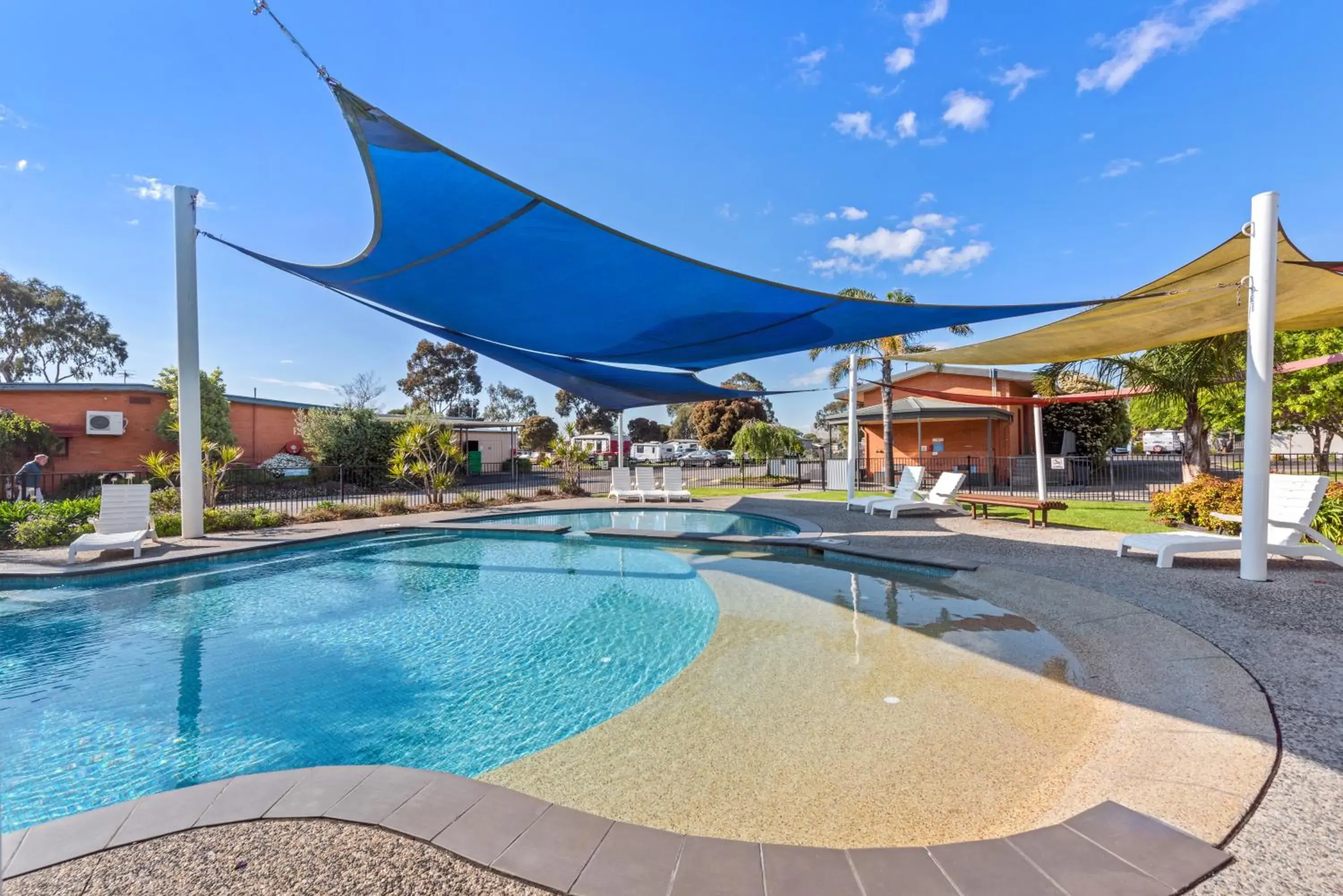 Swimming Pool in Discovery Parks - Melbourne