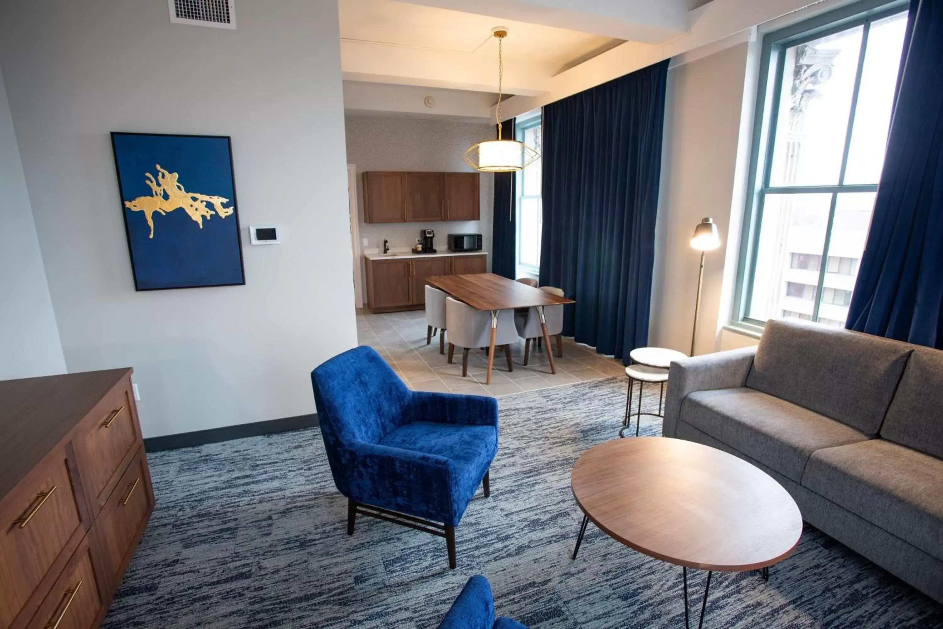 Living room, Seating Area in BLU-Tique, Akron, a Tribute Portfolio Hotel