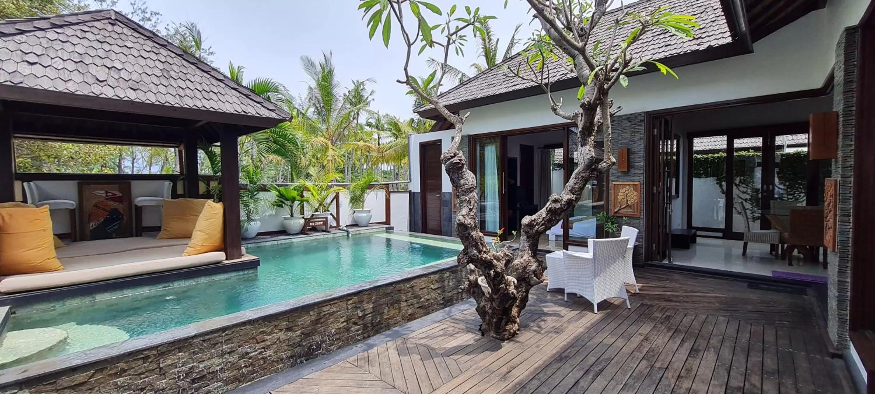 Swimming pool in The Trawangan Resort