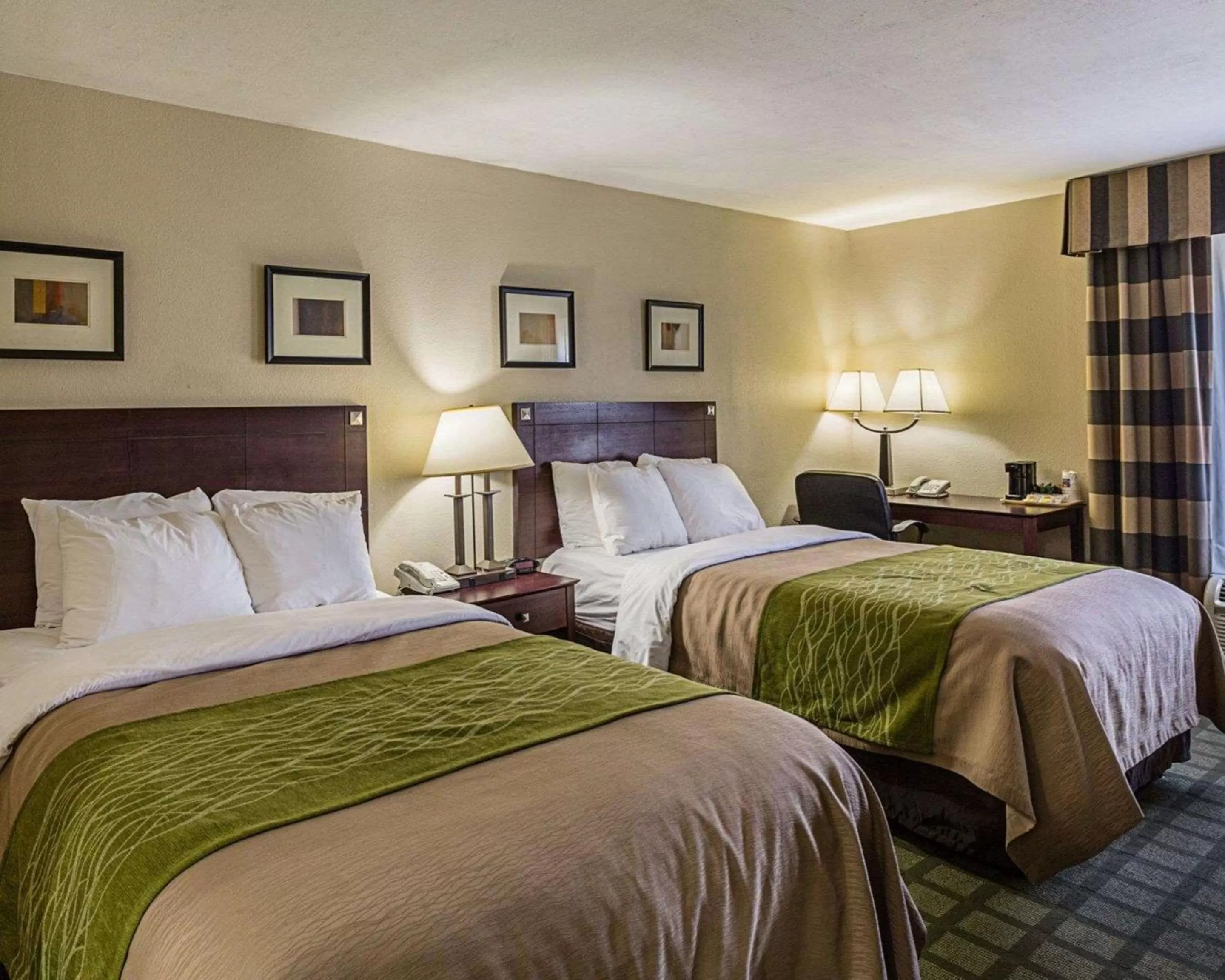 Photo of the whole room, Bed in Comfort Inn Southwest Fwy at Westpark