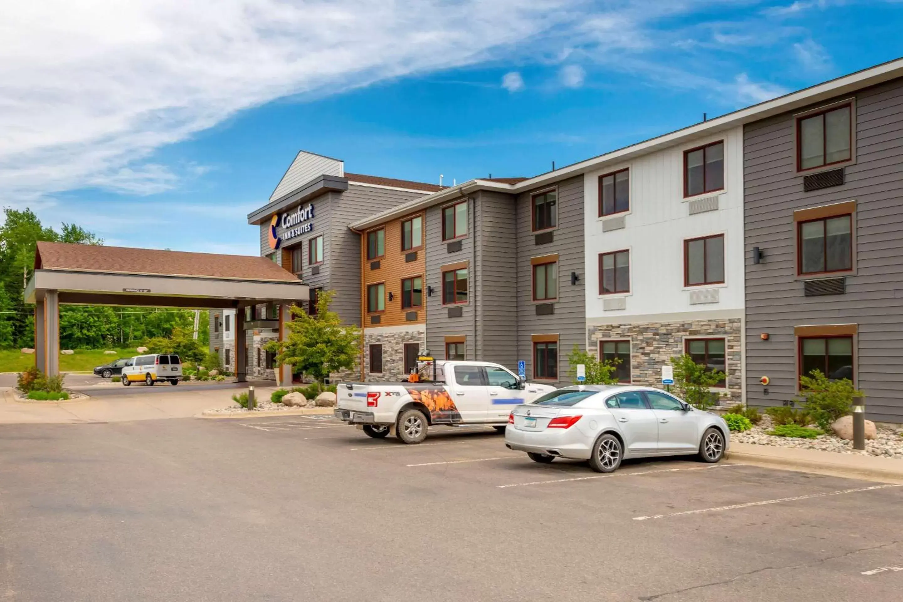 Property Building in Comfort Inn & Suites Mountain Iron and Virginia