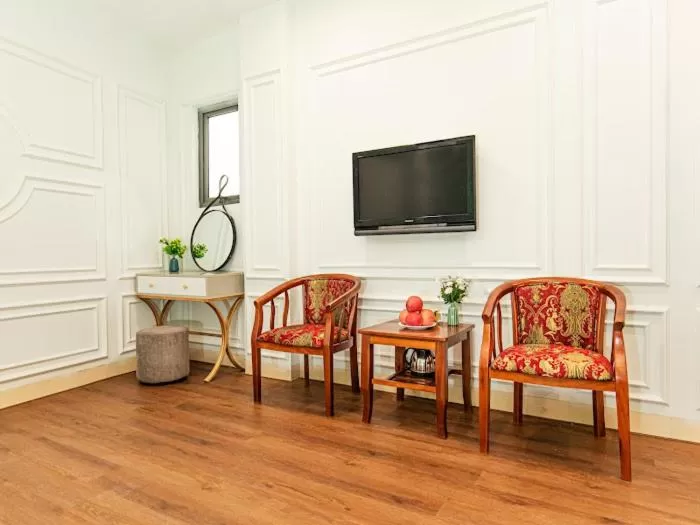 Seating area in Madelise Max Hotel