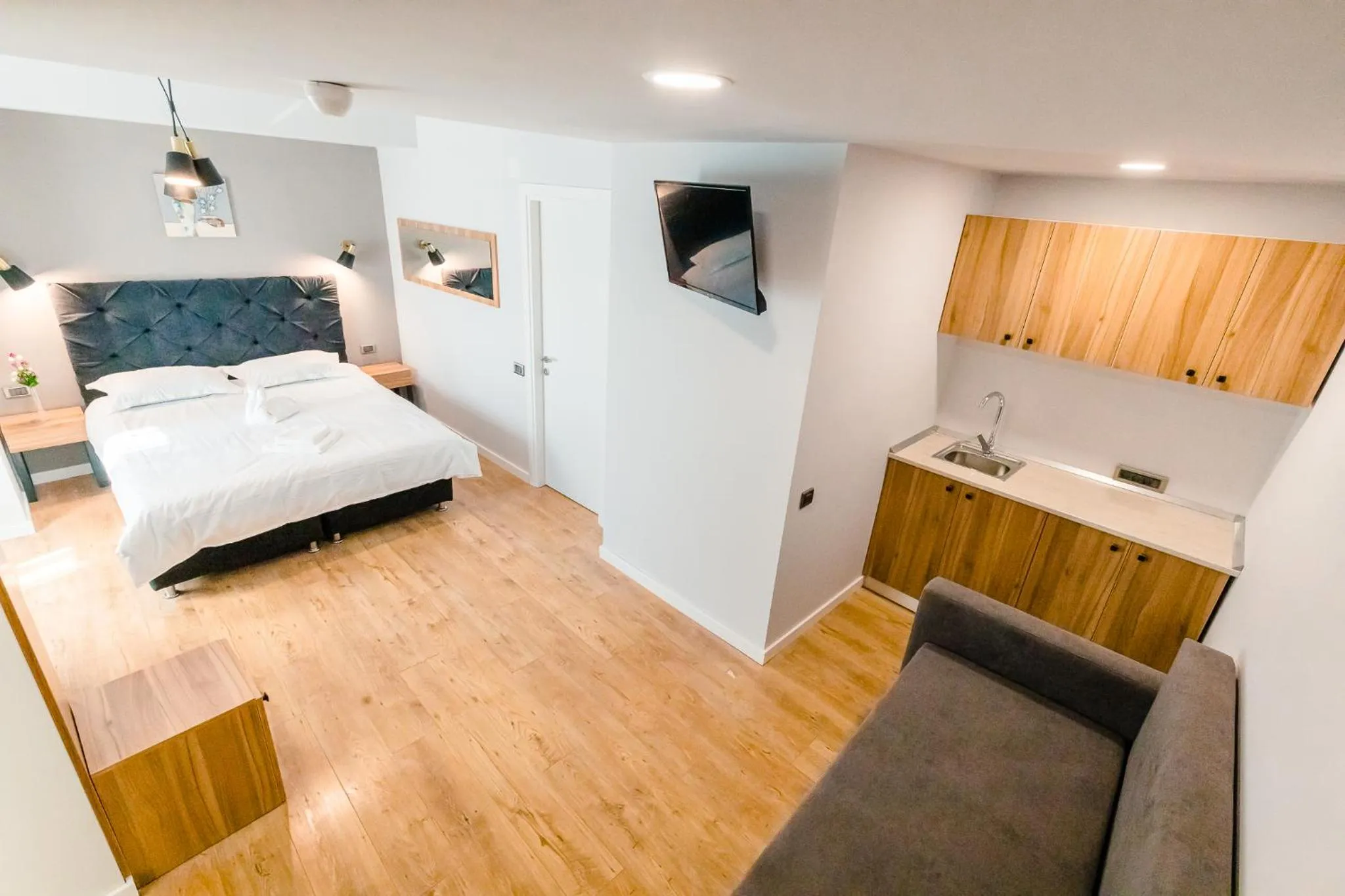 Kitchen or kitchenette, Bed in Labirint Boutique Hotel