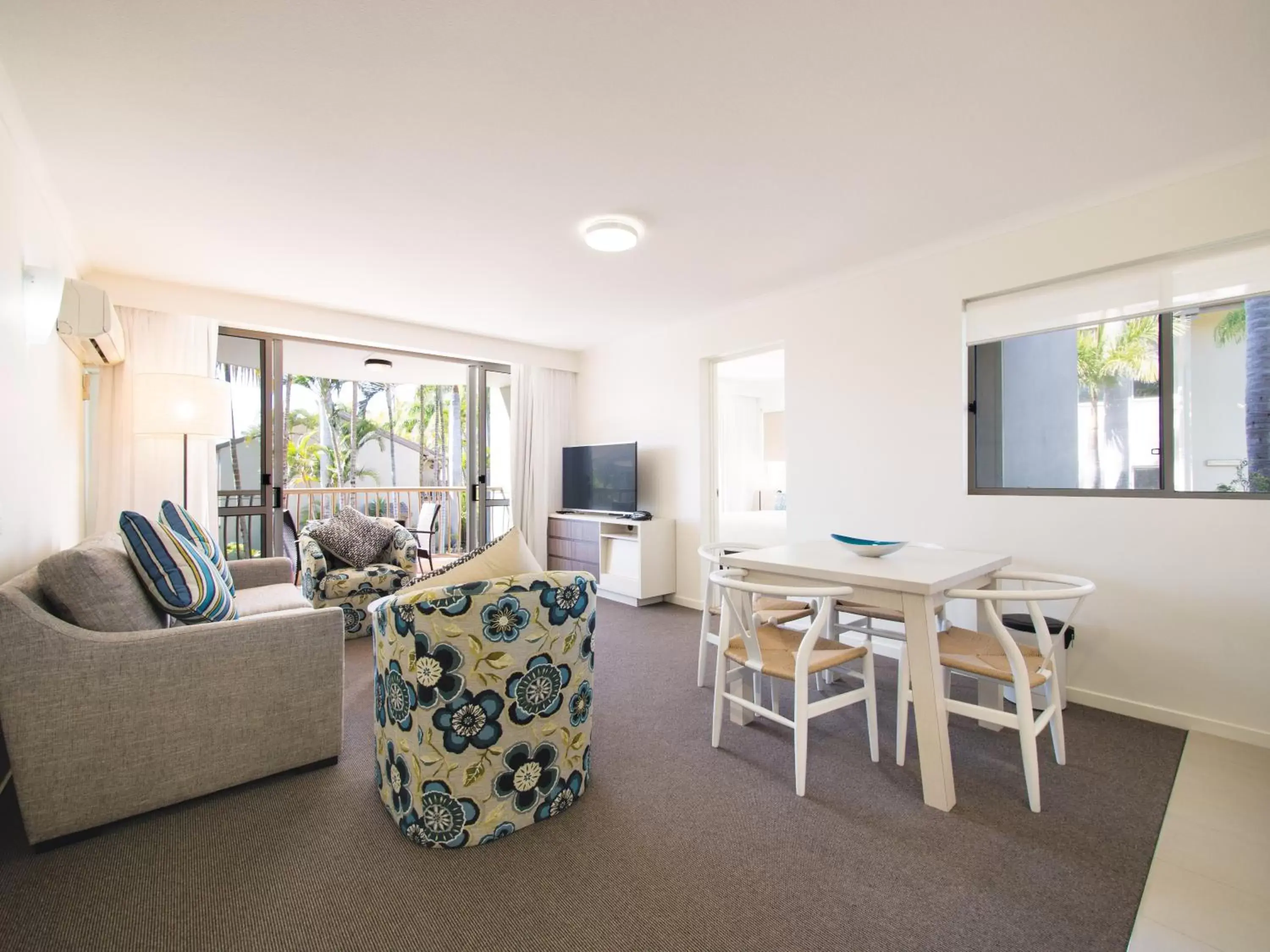TV and multimedia, Seating Area in Oaks Sunshine Coast Oasis Resort