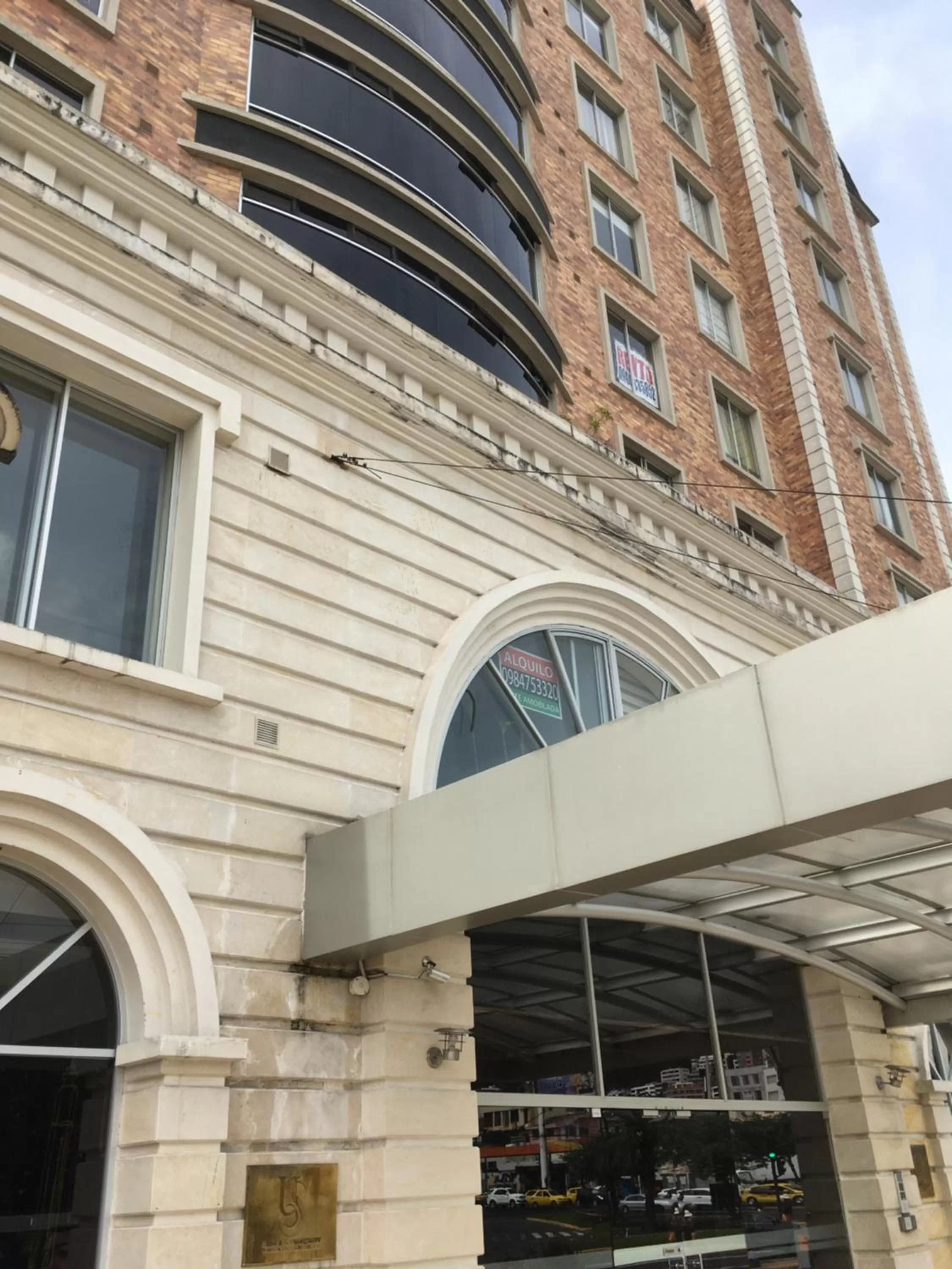 Facade/entrance in Suites Parque Real