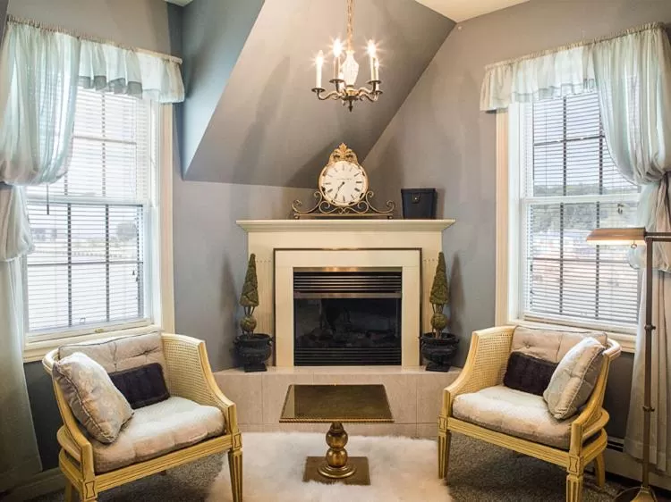 Shower in Inn on the Harbour and Telegraph House