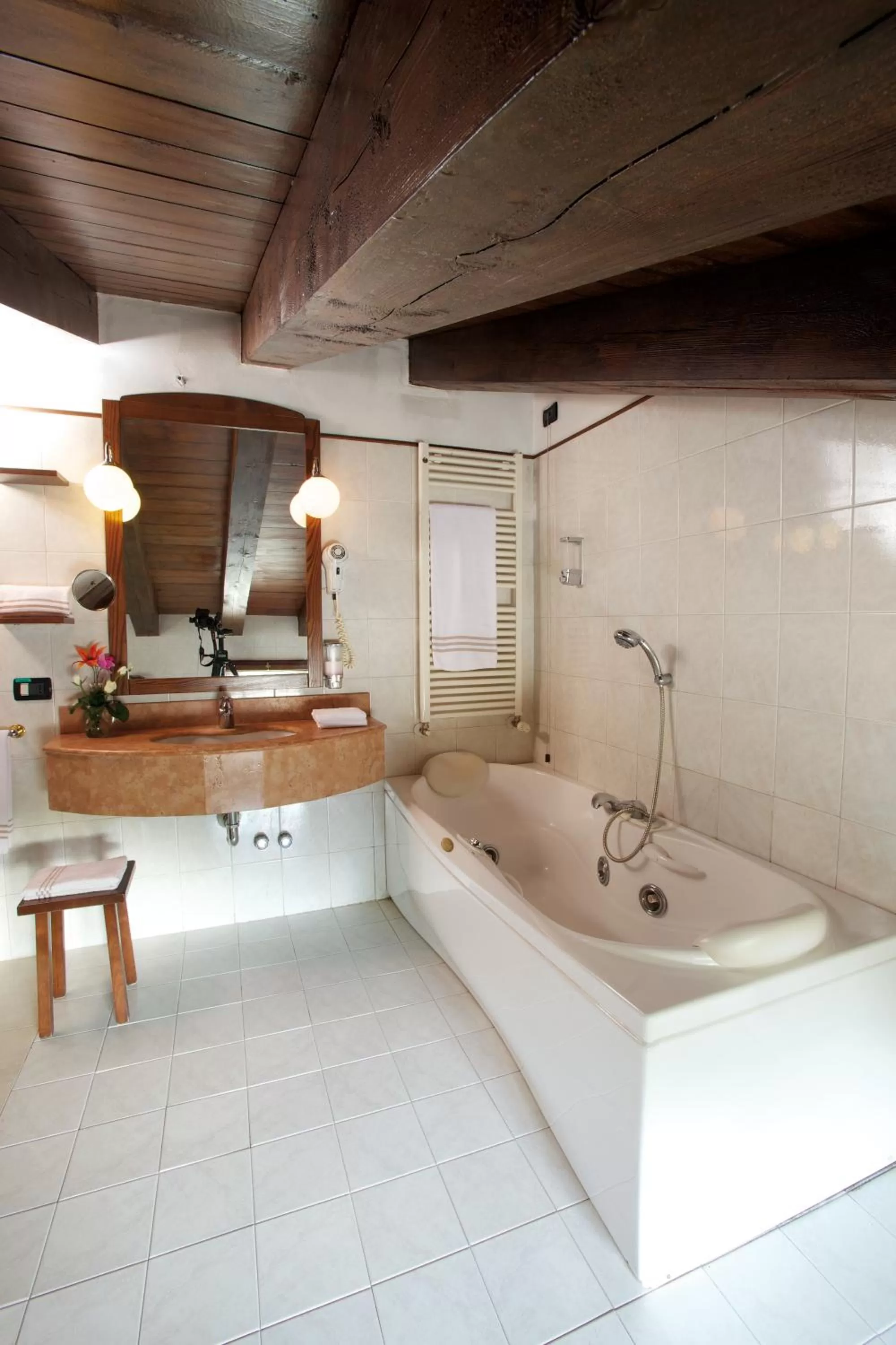 Hot Tub in Primotel Brescia