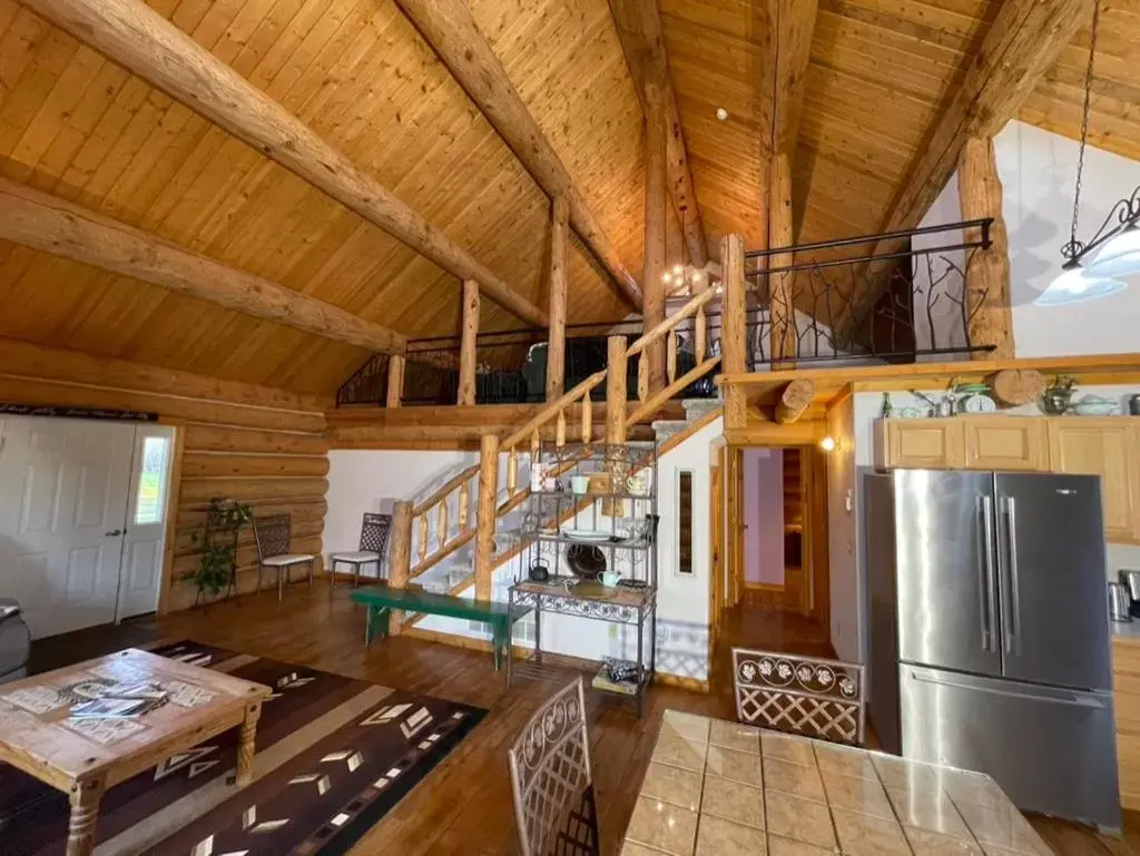 Kitchen/Kitchenette in Sportsman Lodge Melrose MT