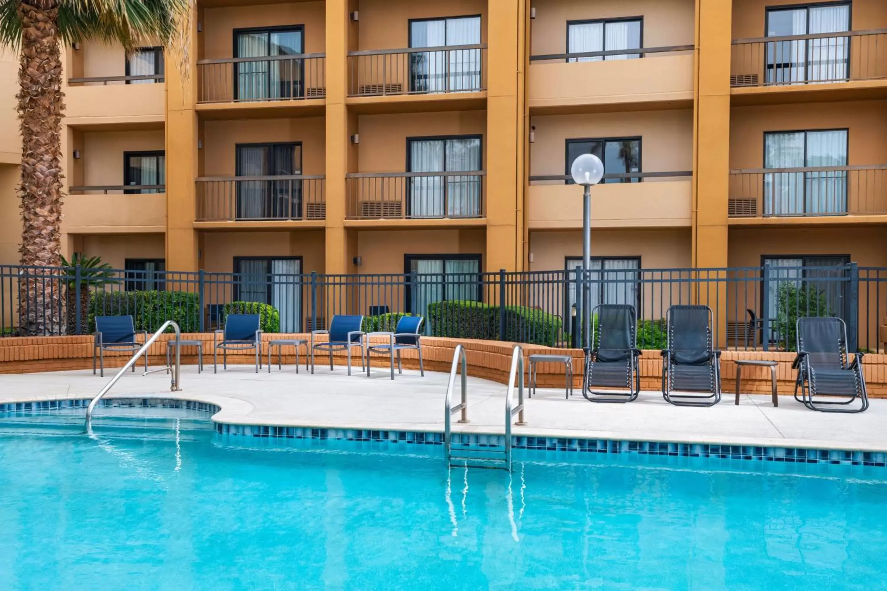 Swimming Pool in Courtyard by Marriott San Antonio Airport