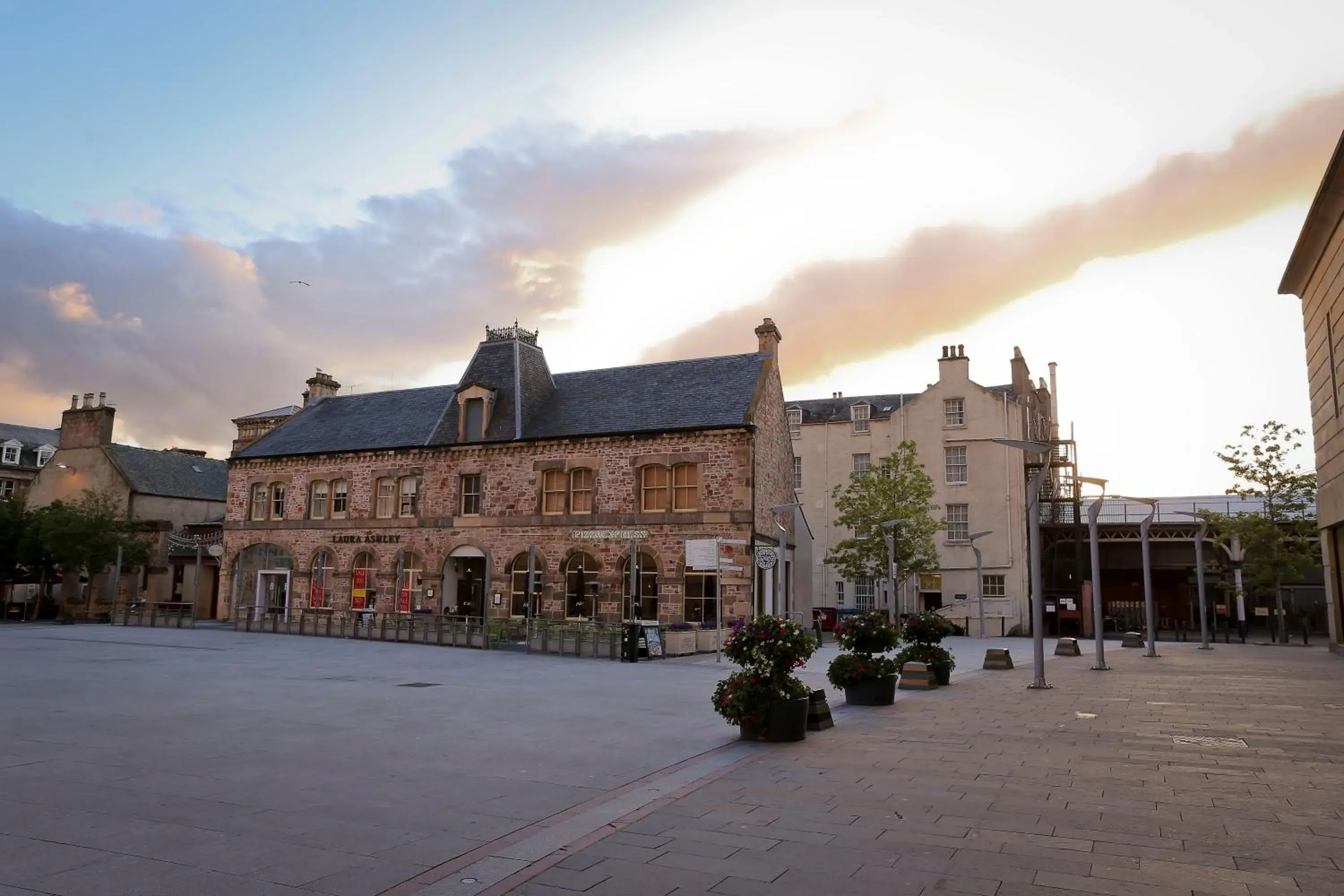 Restaurant/places to eat, Property Building in Inverness Youth Hostel