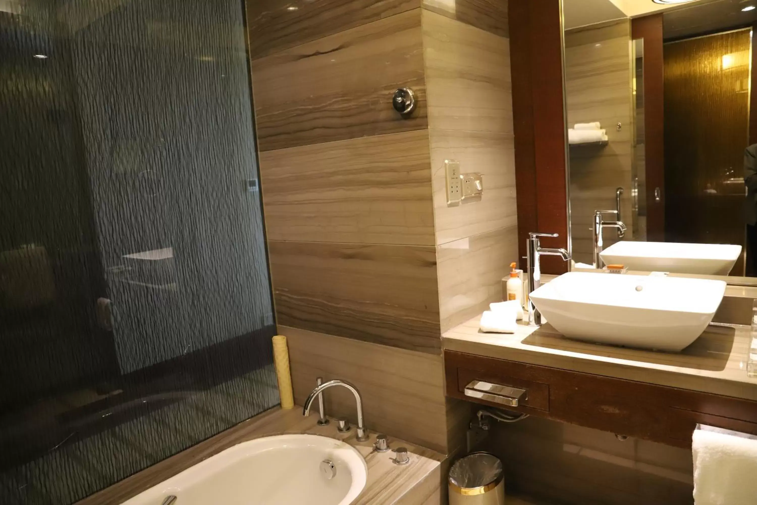 Toilet, Bathroom in Crowne Plaza Hefei, an IHG Hotel