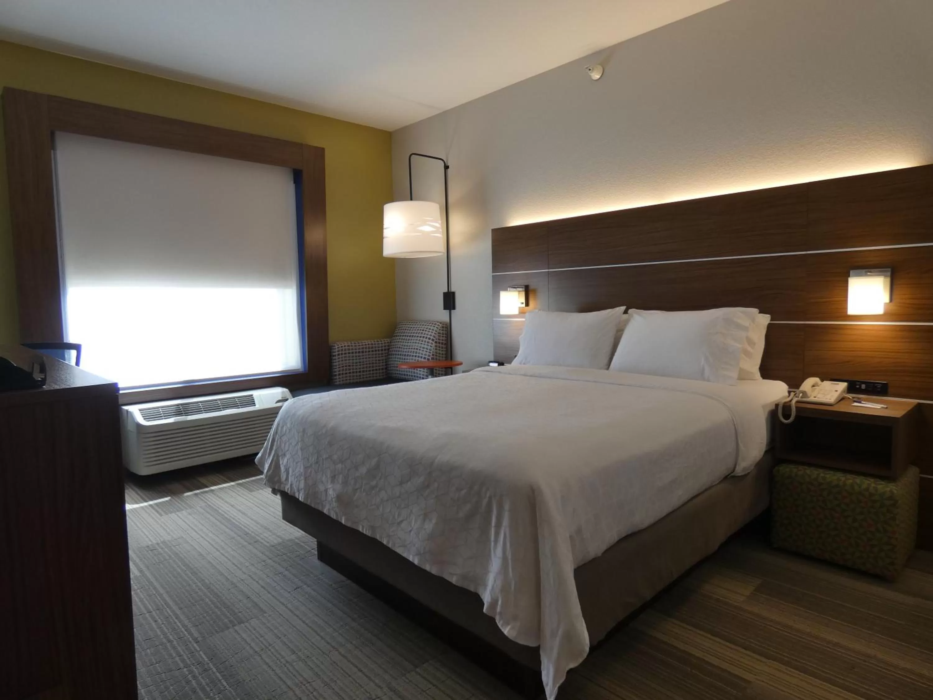 Photo of the whole room, Bed in Holiday Inn Express Hotel & Suites Limon I-70/Exit 359 by IHG