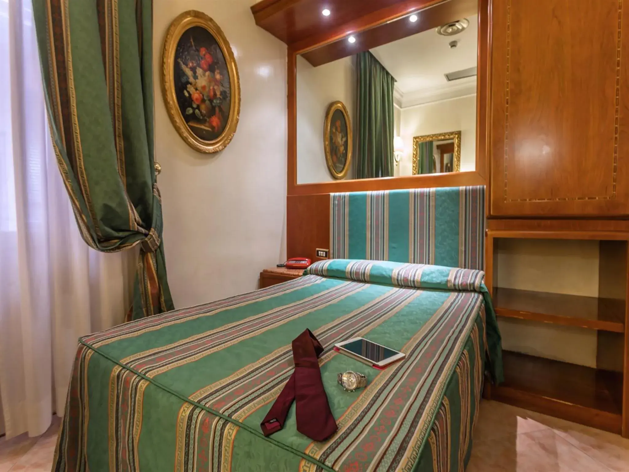 Bedroom, Bed in Raeli Hotel Luce