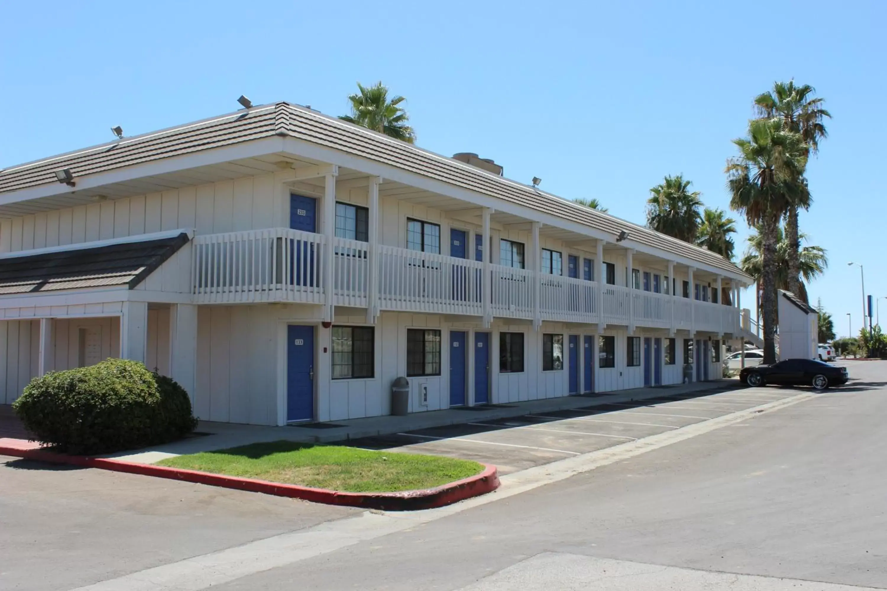 Property Building in Motel 6-Coalinga, CA - East