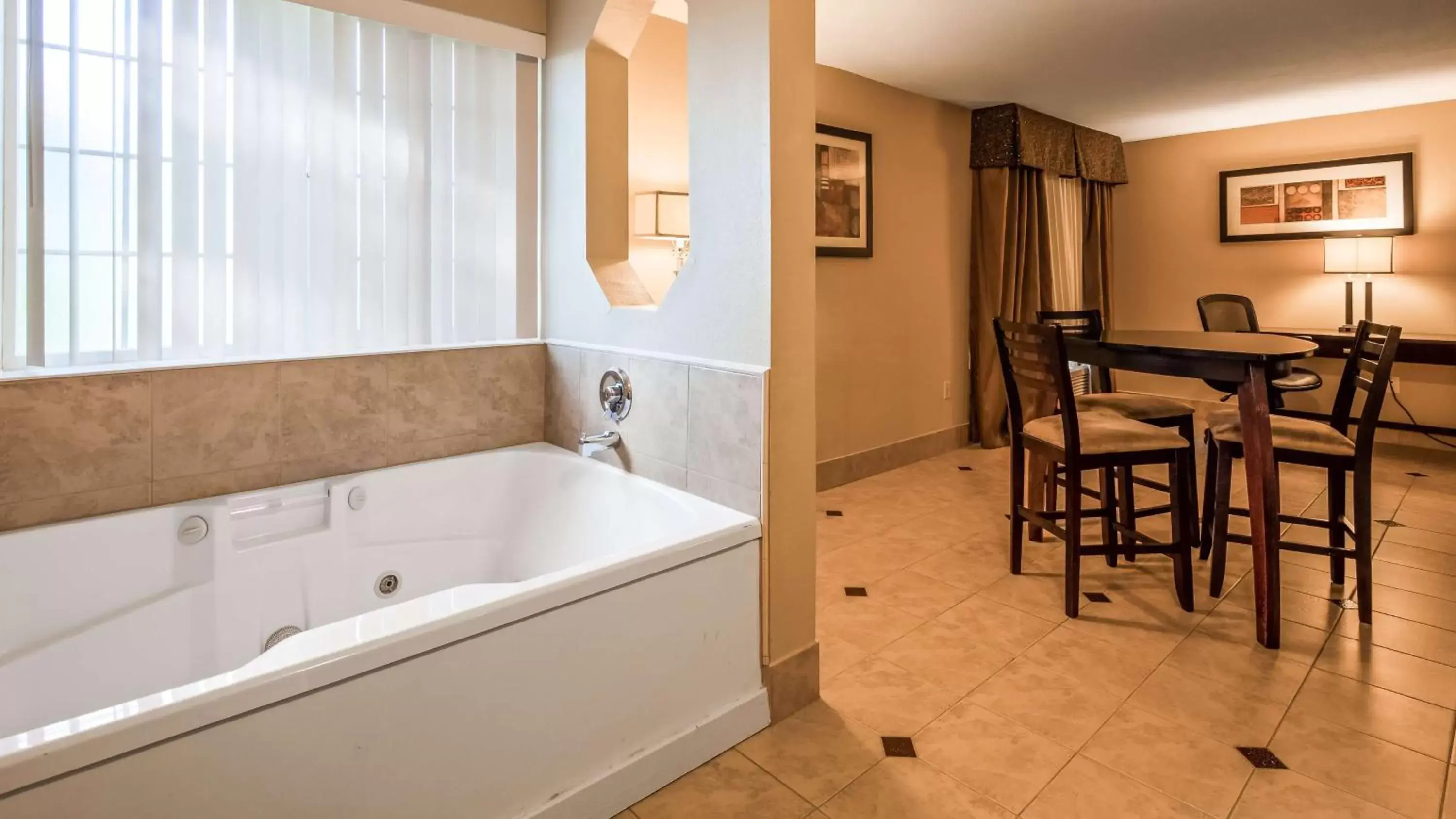 King Room with Spa Bath in Best Western Plus Prairie Inn
