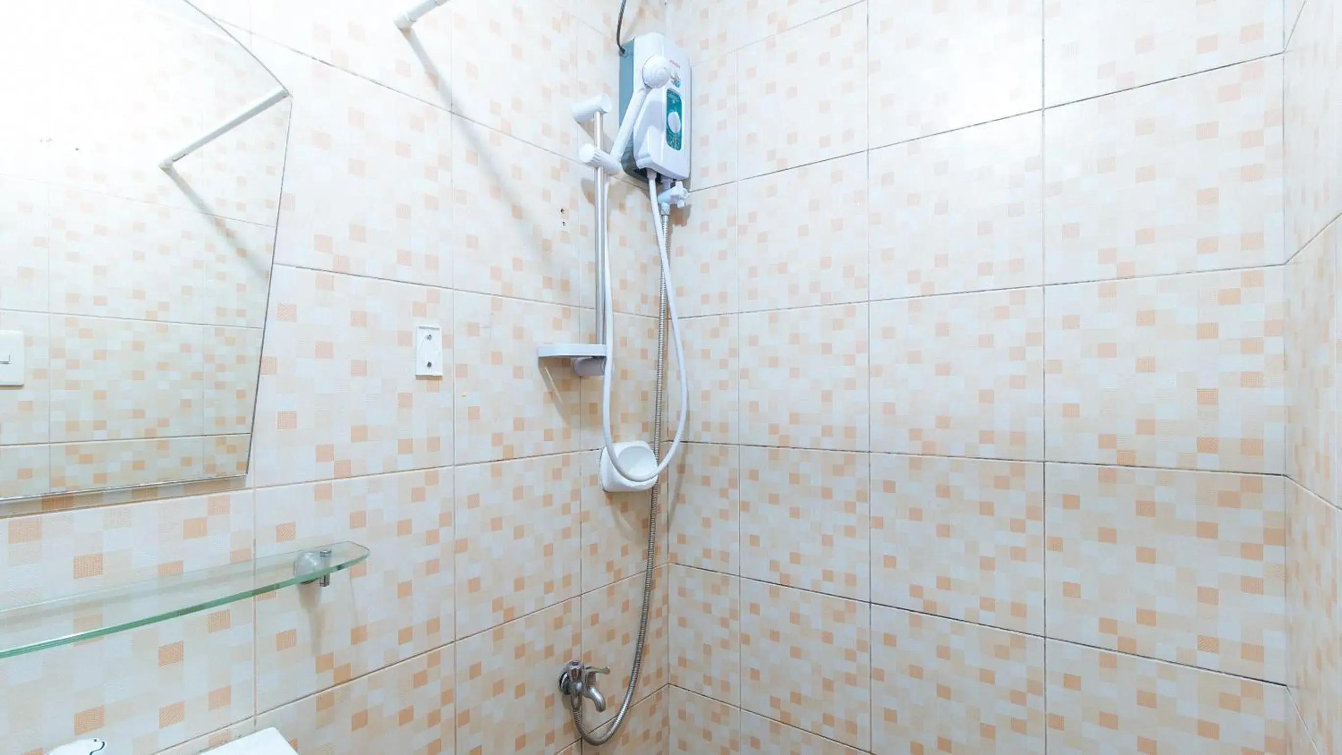 Shower, Bathroom in L Mansion 2 Palanan Makati City