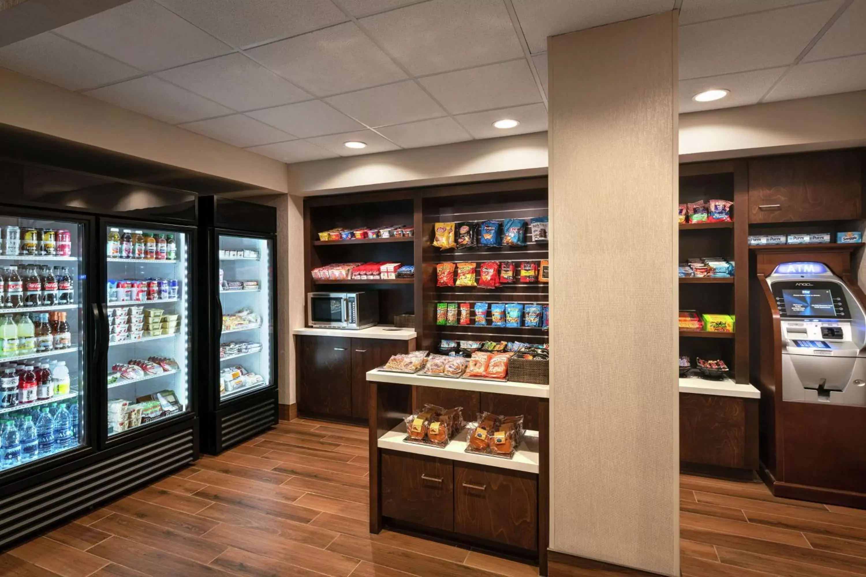 Dining area, Supermarket/Shops in DoubleTree by Hilton San Francisco Airport North Bayfront