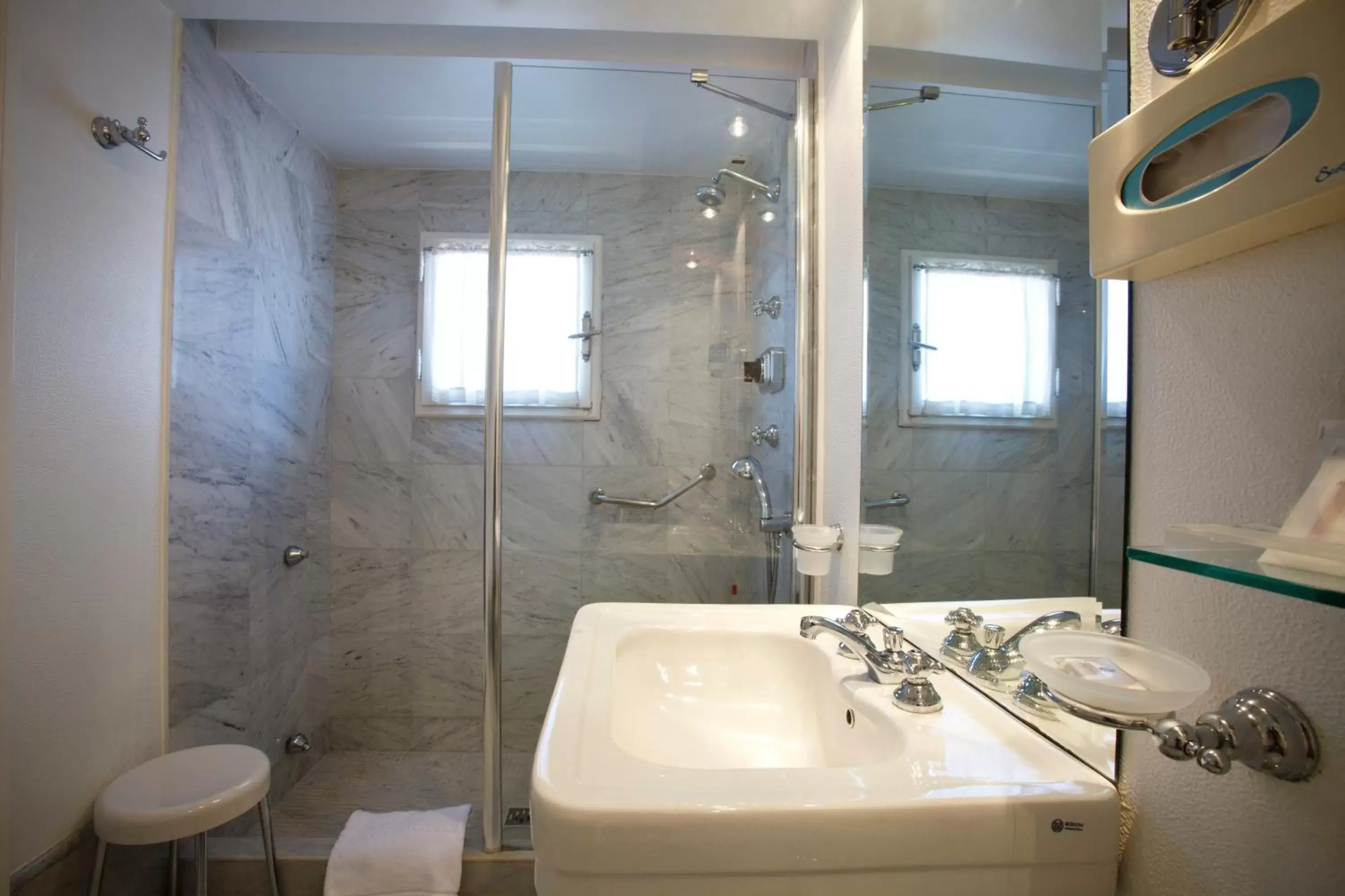 Shower, Bathroom in Hotel Albani Firenze