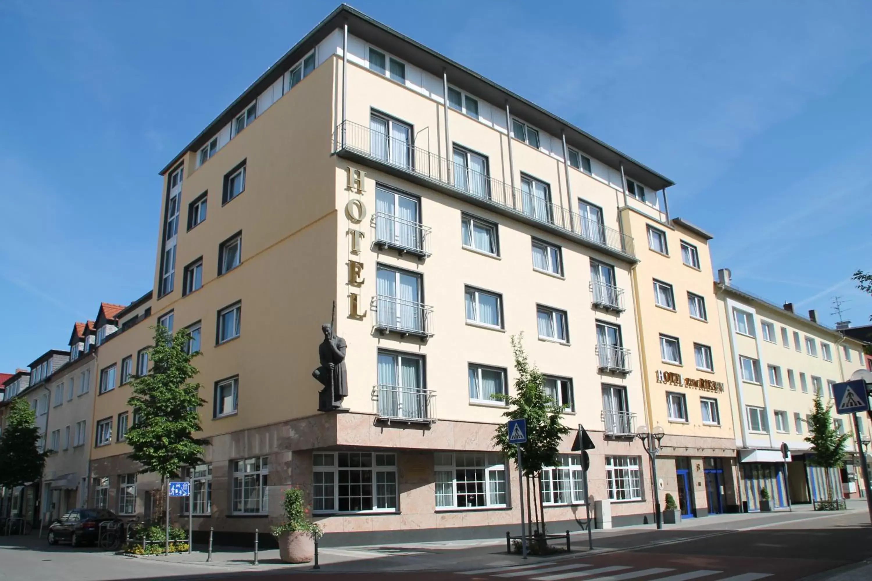 Facade/entrance, Property Building in Trip Inn Hotel Zum Riesen Hanau