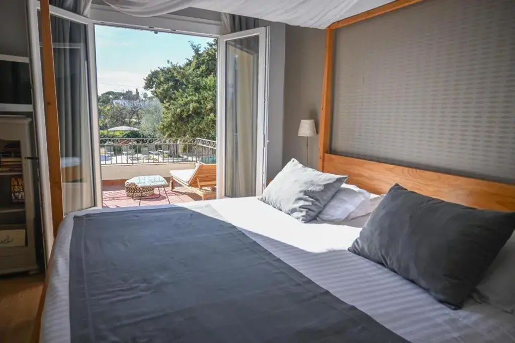 Bedroom, Bed in La Lune De Mougins - Hotel & Spa