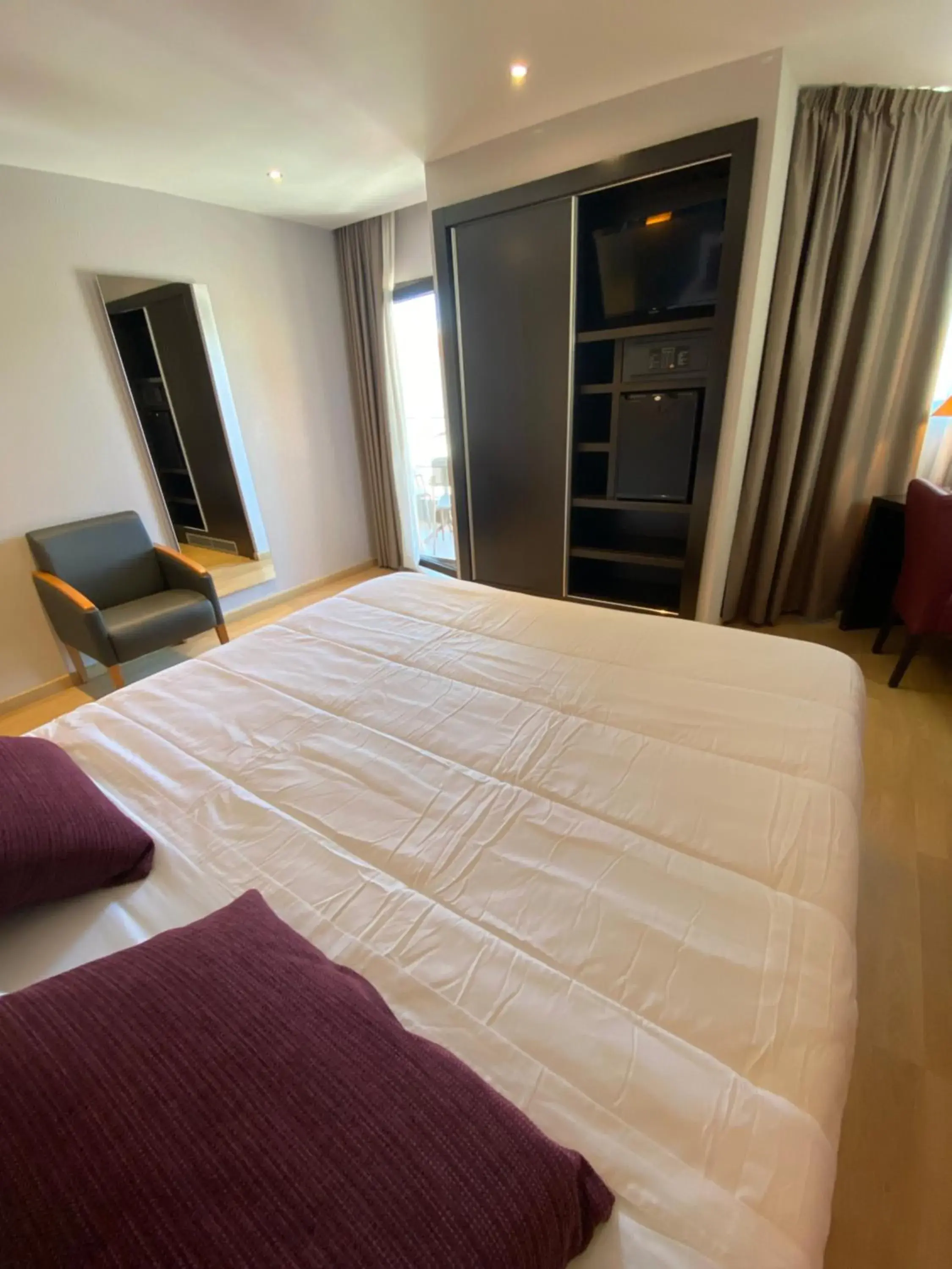 Photo of the whole room, Bed in Petit Palau - Adults Only
