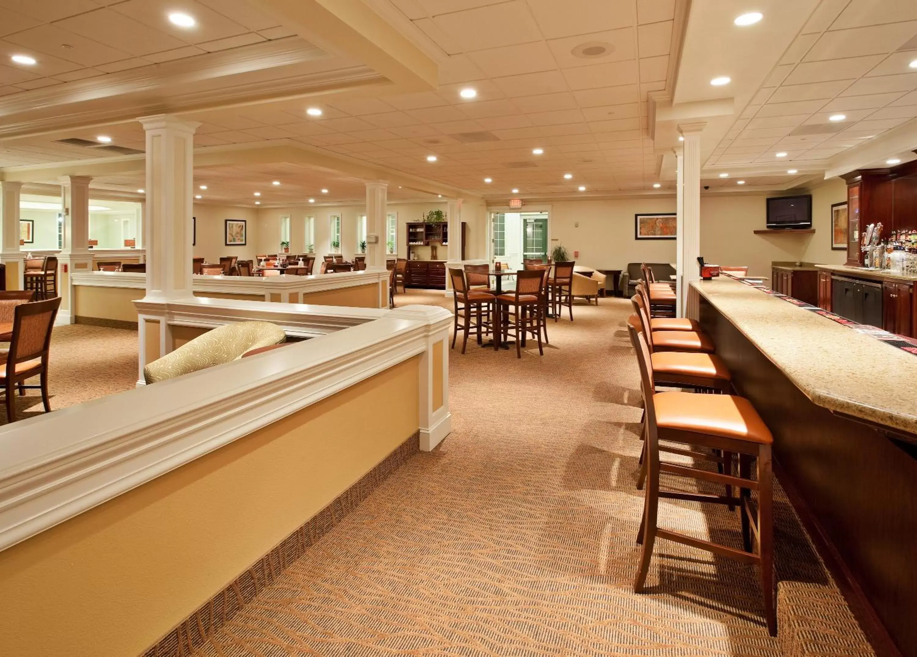 Lounge or bar, Restaurant/Places to Eat in Holiday Inn Redding, an IHG Hotel