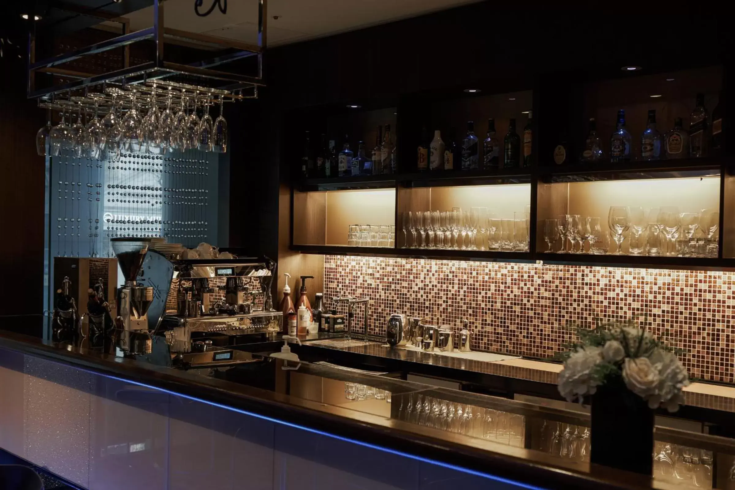 Lounge or bar, Kitchen/Kitchenette in Best Western Premier Gangnam Hotel